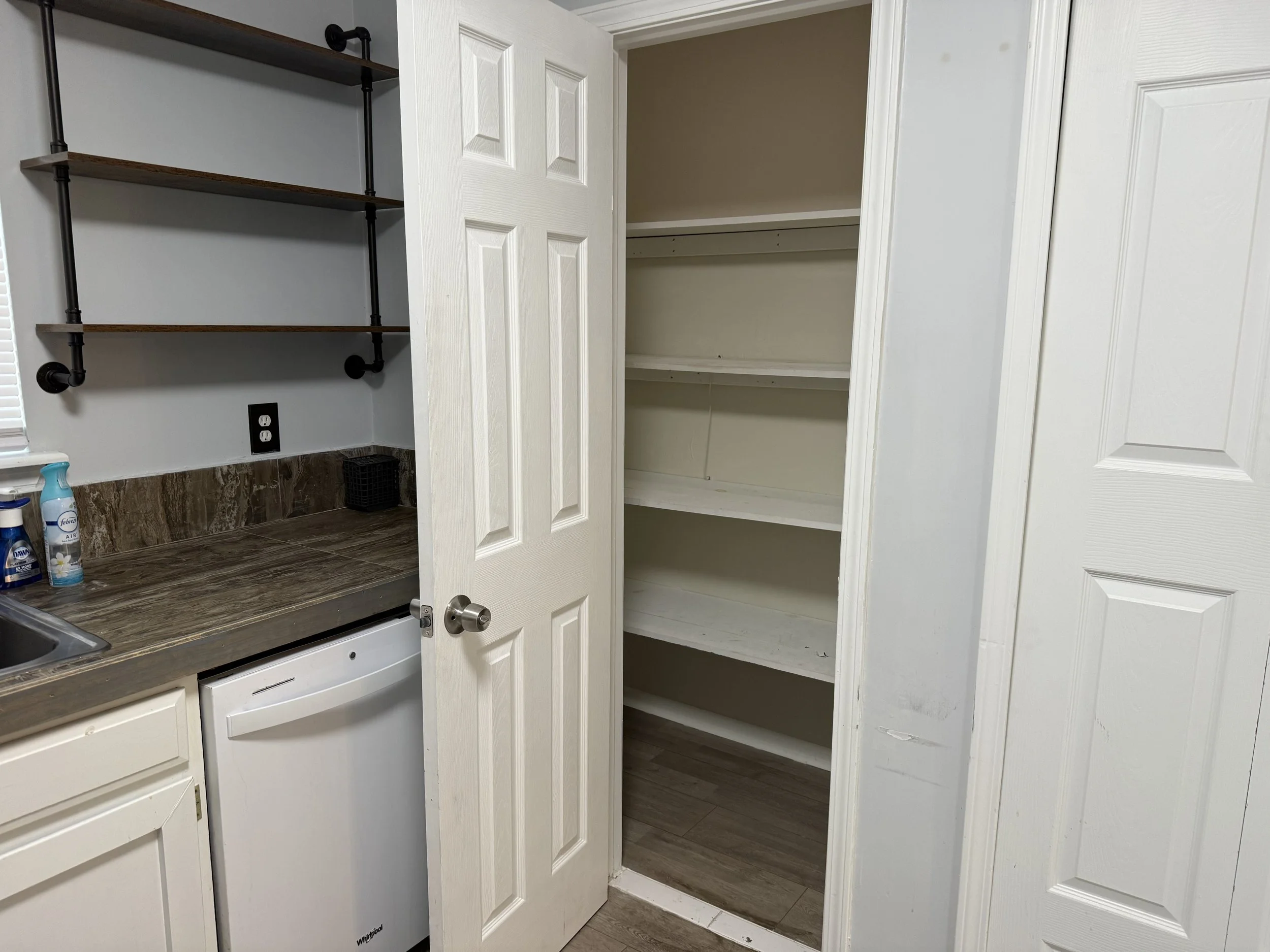 Pantry 287ob.jpeg