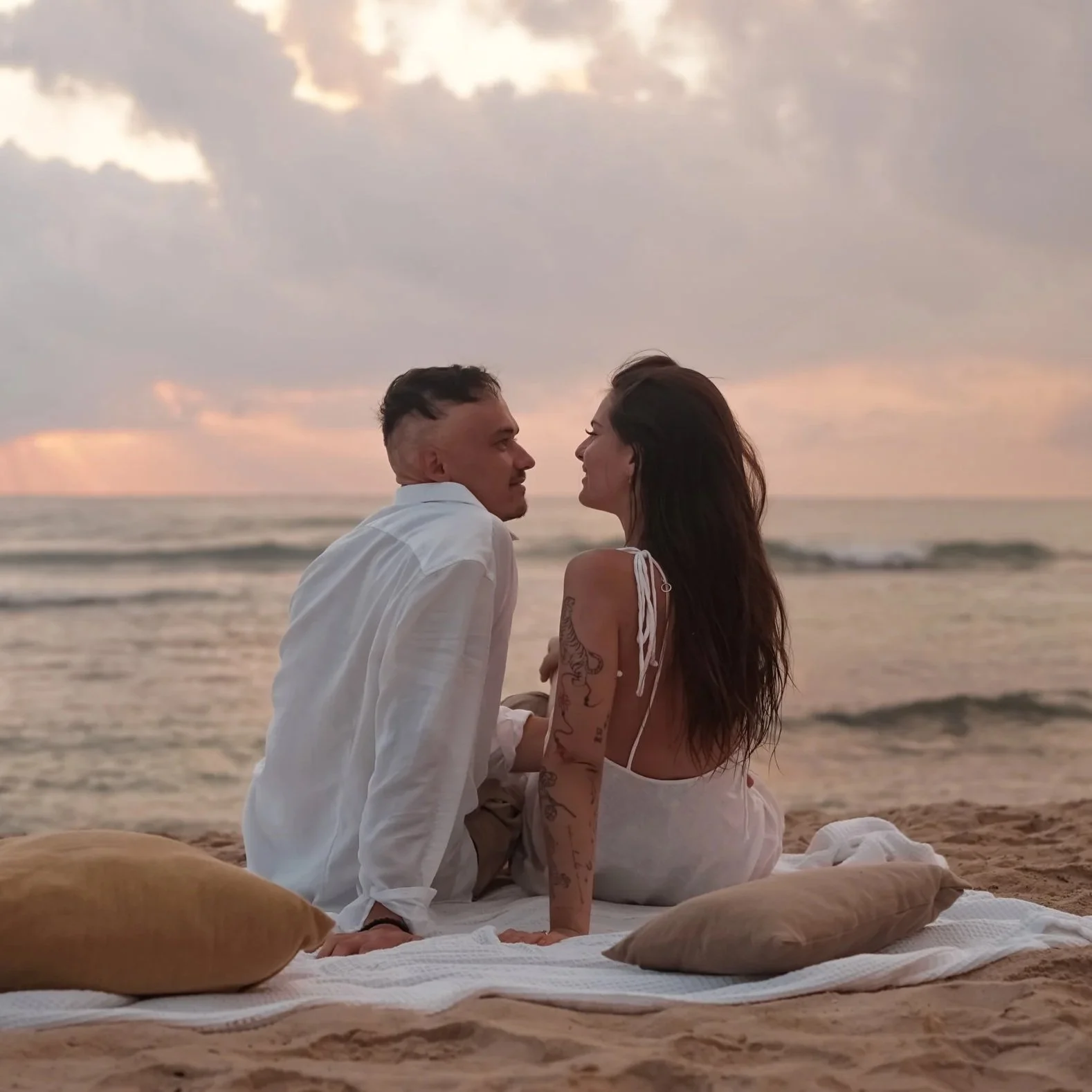 Romantic Engagement Beach Picnic Sunrise Photoshoot Elopement Photographer Europe Greece Italy