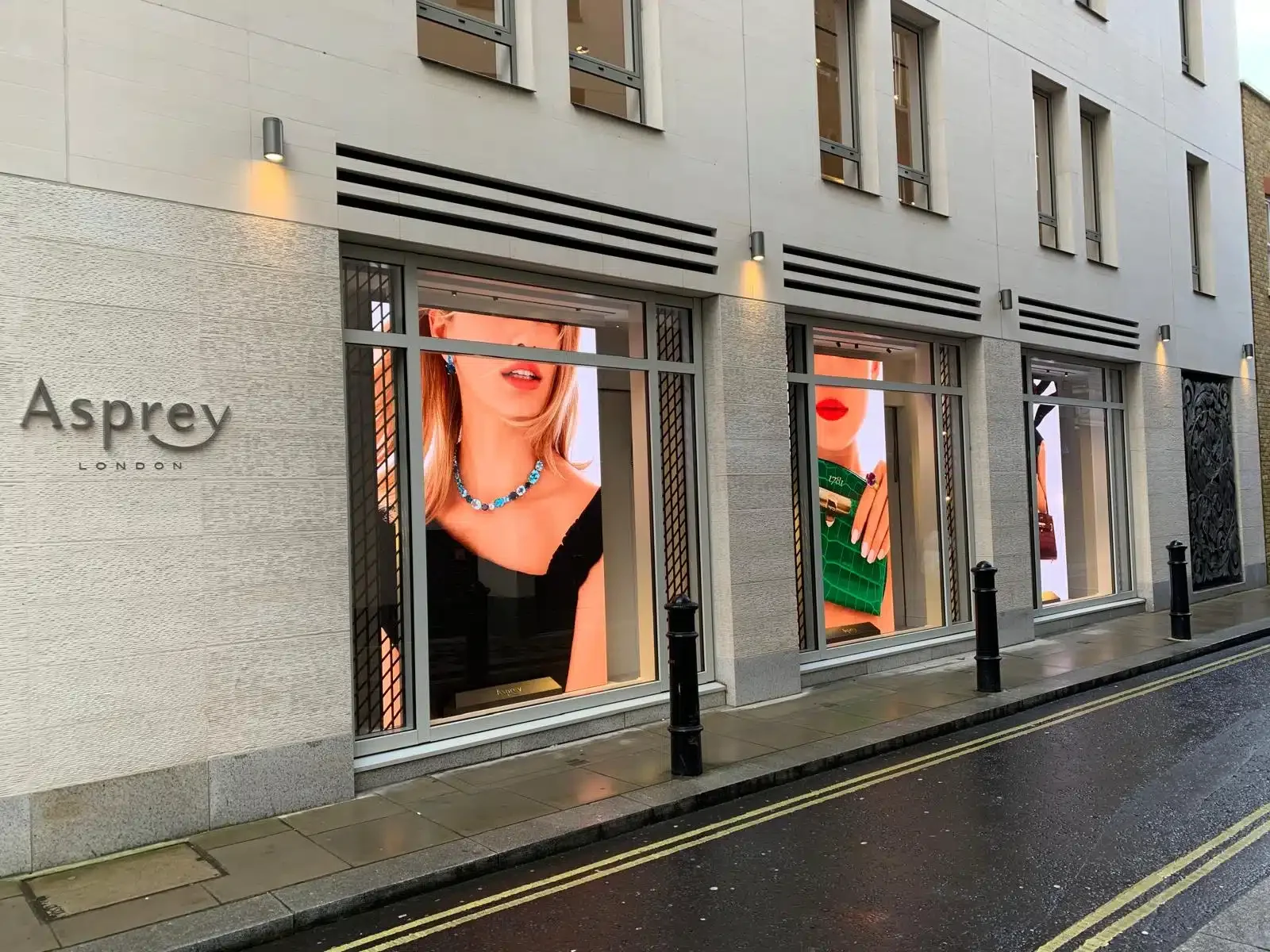 Asprey-Window-LED-Screen.webp
