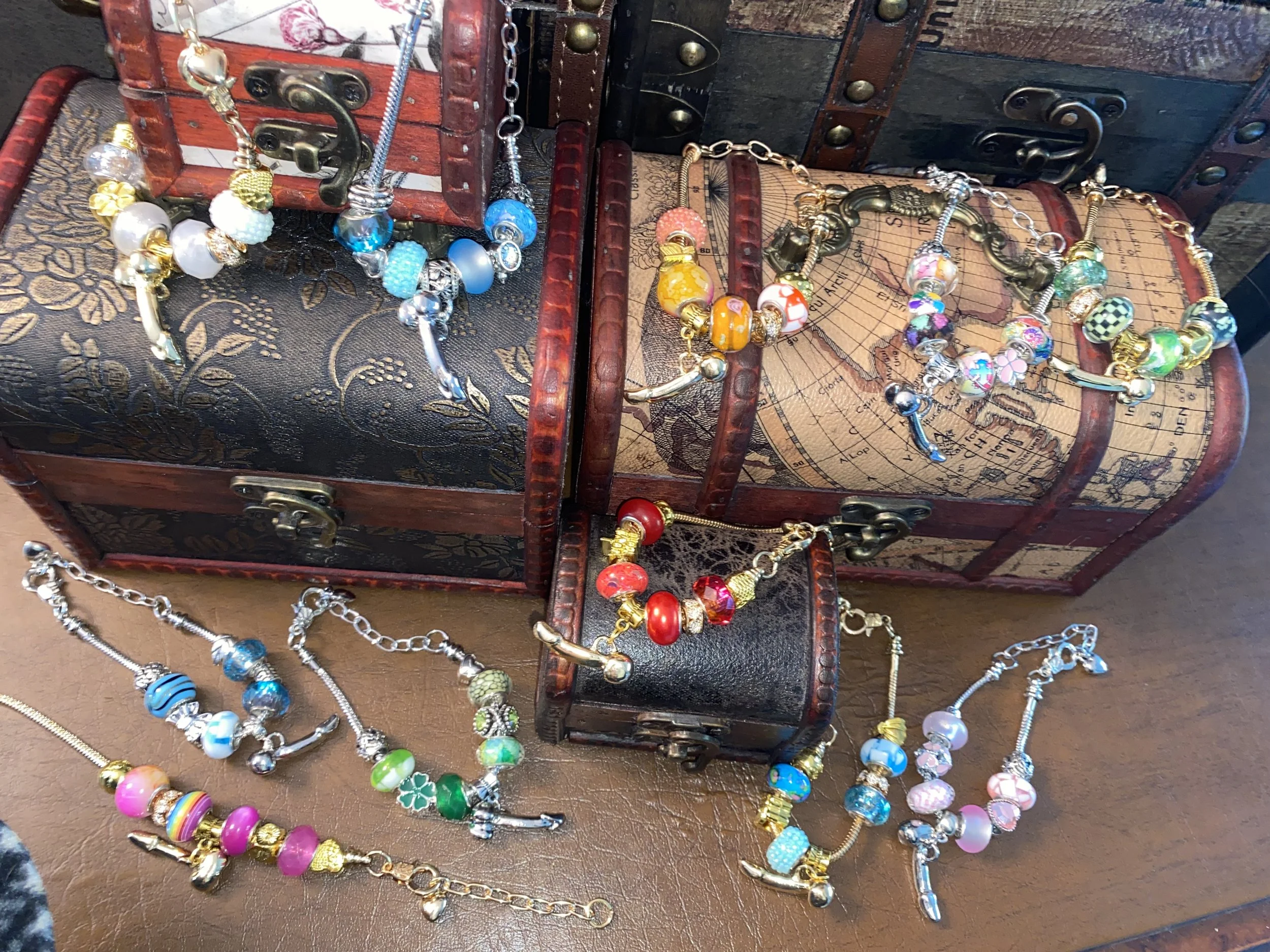 Bead bracelets with a Dora-penis flare