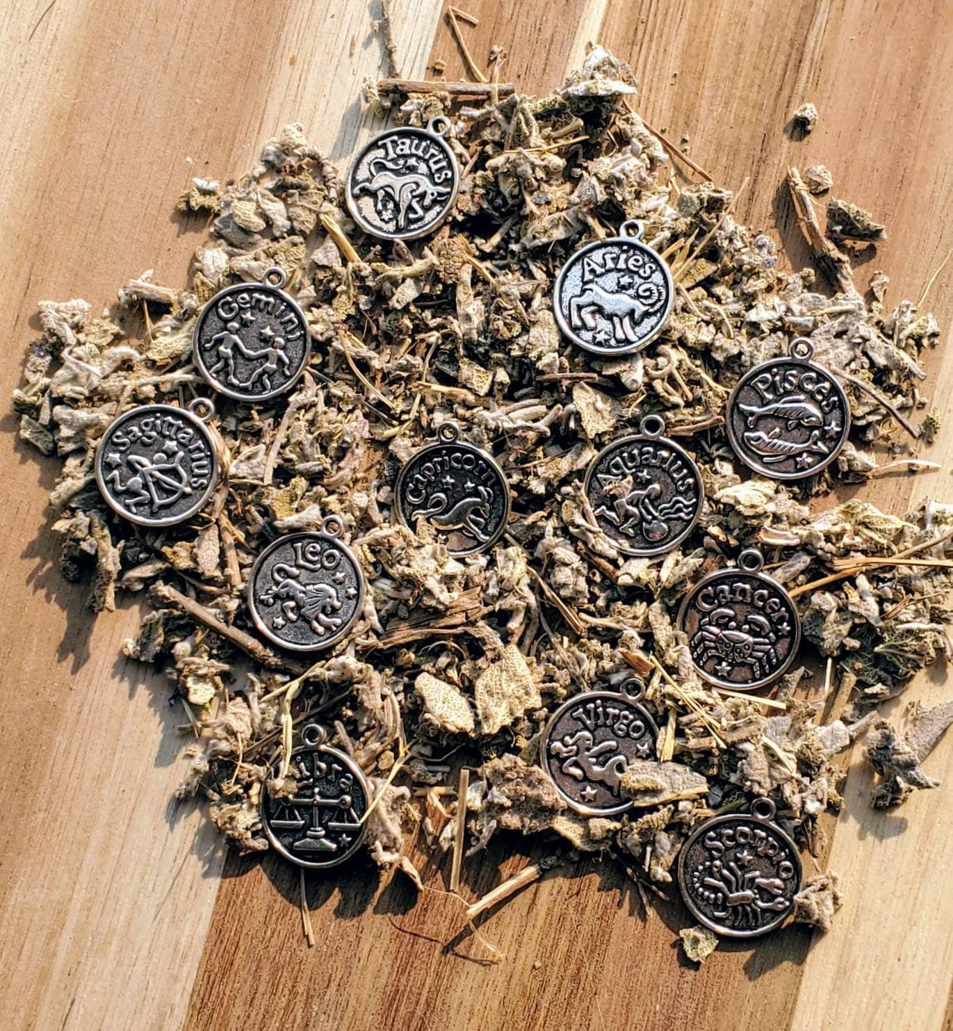 https://i.etsystatic.com/20711128/r/il/8acbee/2569222306/il_fullxfull.2569222306_8i39.jpg