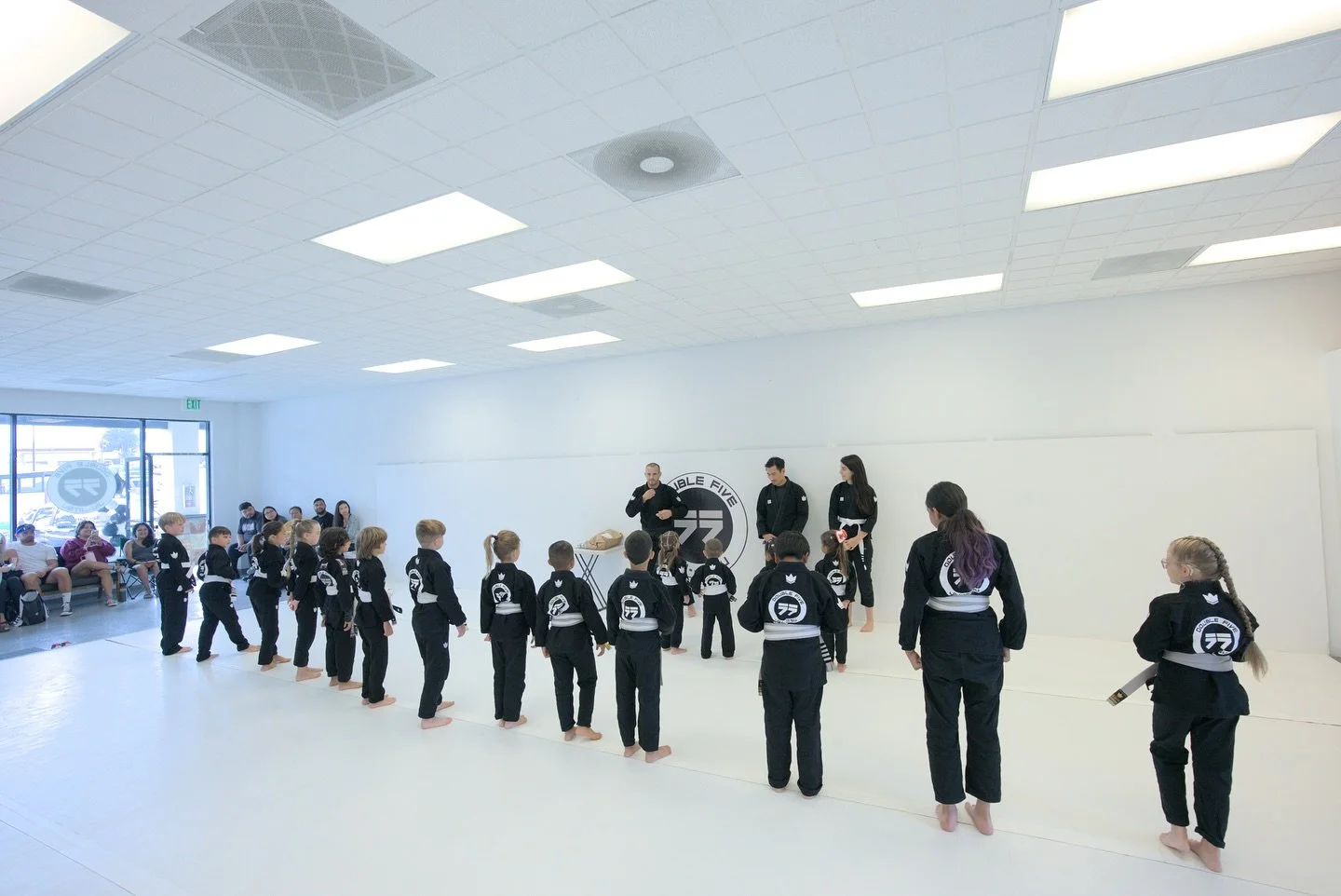 Last Saturday we had our kids&rsquo; belt promotion! Special moments celebrating their dedication, discipline, and joy on the mats. 💪🎉

🥋@eduardo17vieira and Gene 
📸 @f_stoped