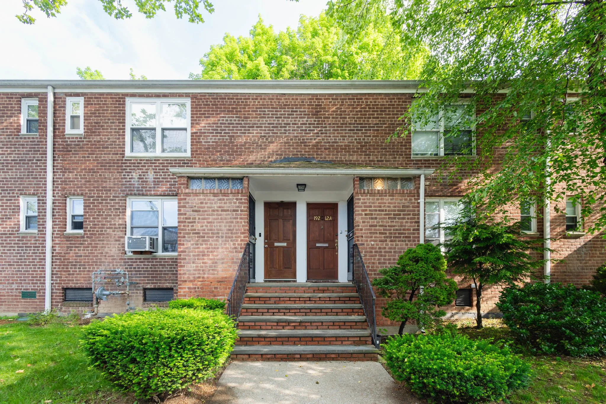 Shot a beautifully renovated one bedroom coop for my friend and very talented realtor @dylanbugallo in Flushing last week. The listing is live so check out more photos and information about the listing on MSL.

If you have an upcoming listing that ne