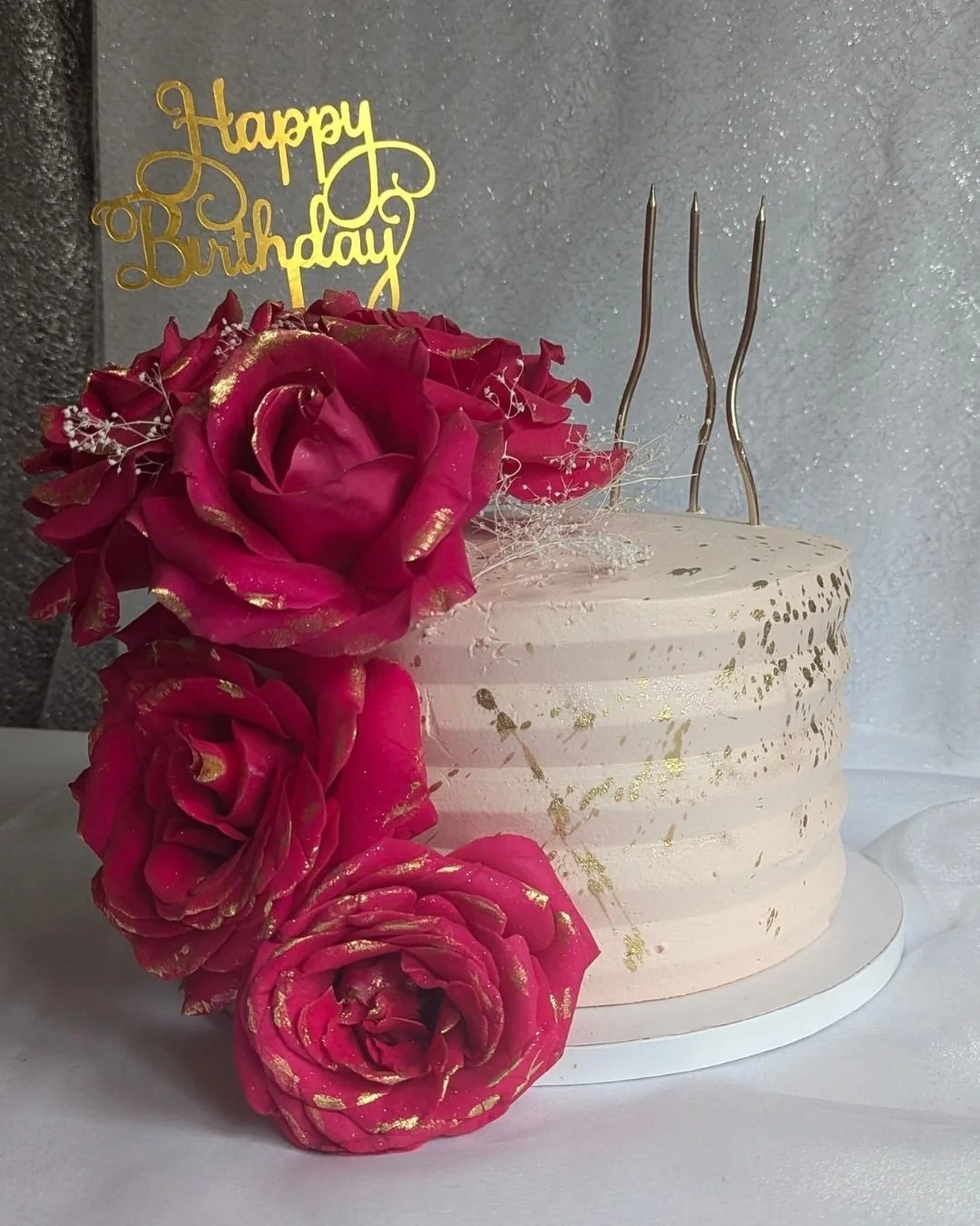 Vanilla cake with creamy frosting, perfect for any celebration or special occasion – soft, moist, and delicious.