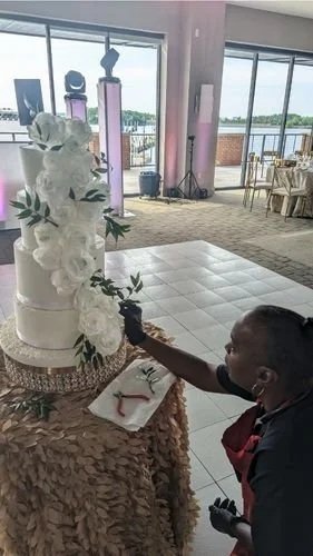 Beautiful custom birthday cakes designed in Fort Washington, Maryland for customers in Oxon Hill and nearby communities.