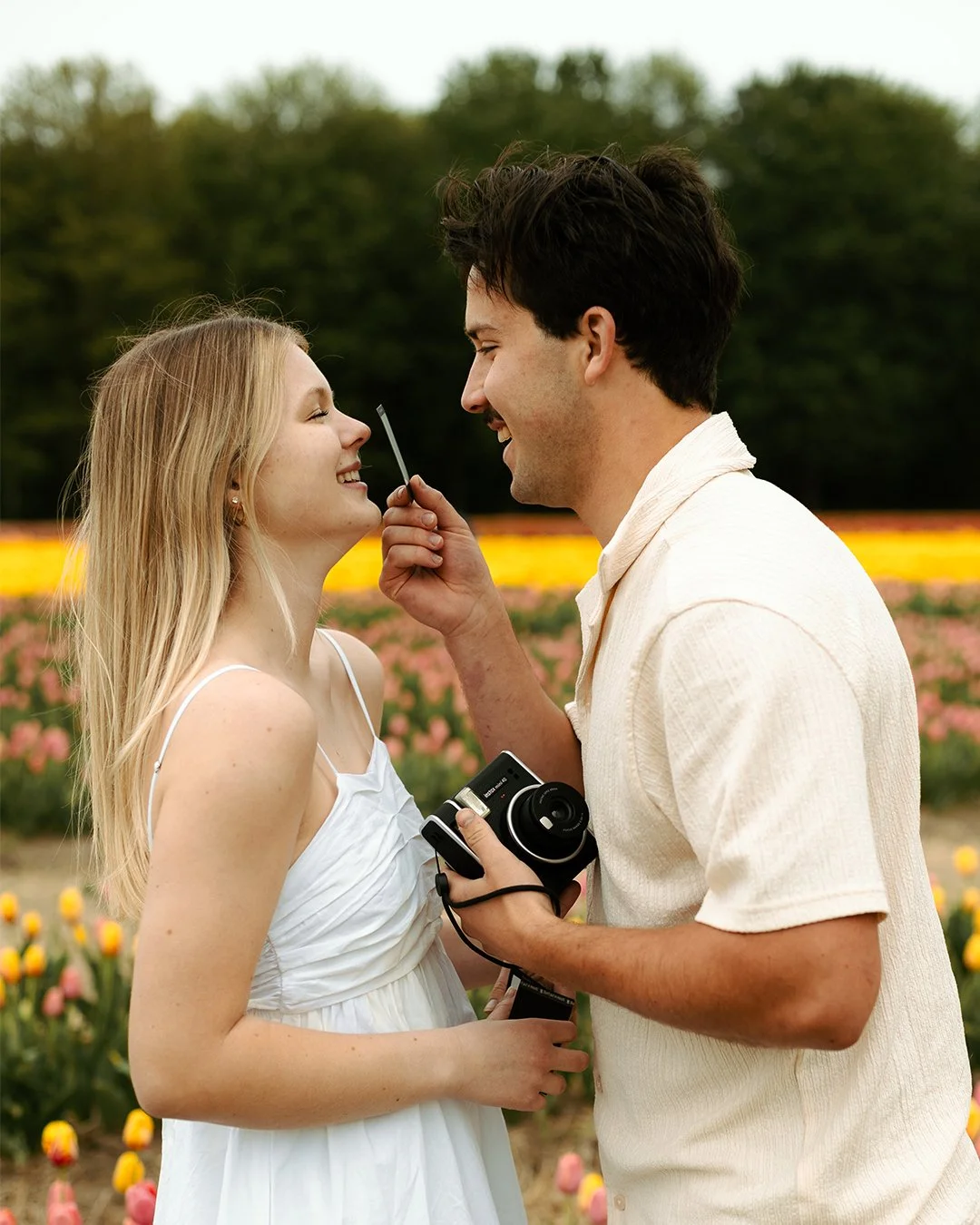 POV: I'm taking photos of YOU taking photos with a polaroid camera in a colourful tulip field 📷📸🌷🌷

#jessicanoblephotography #londonontariophotographer #londonontario #couplesphotosession #ontarioweddingphotographer