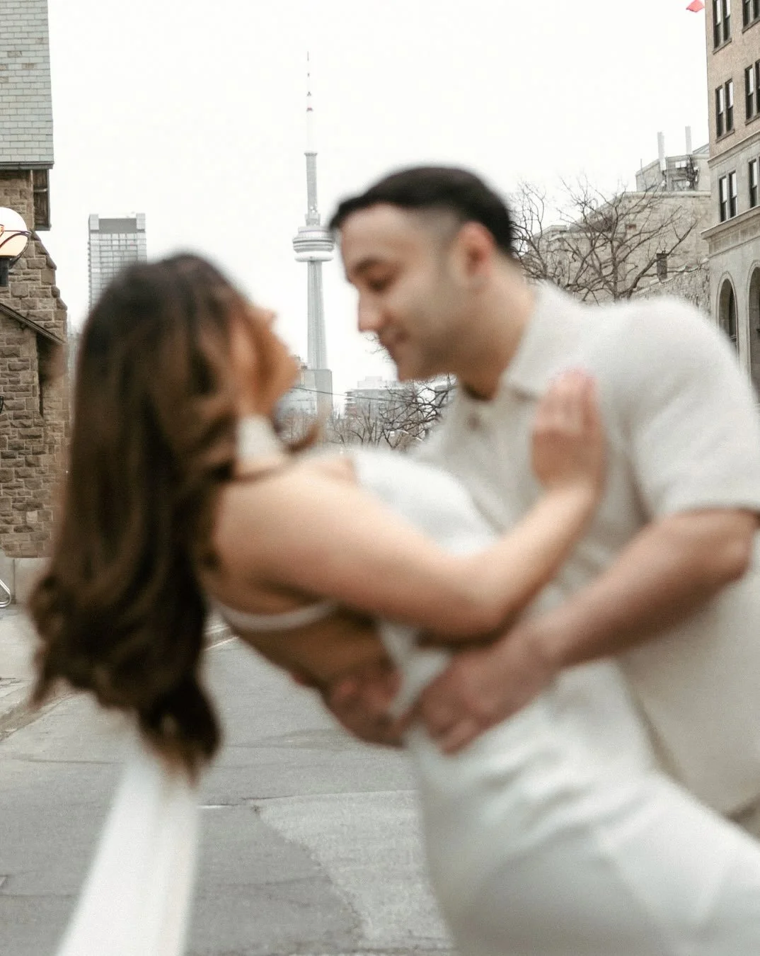 Thinking about wearing that white dress for your engagement shoot? This is your sign to do it 👏👏👏. F the rules. 
.
.
.
.
.
#ontarioweddingphotographer #engagementphotographer #yorkvilletoronto