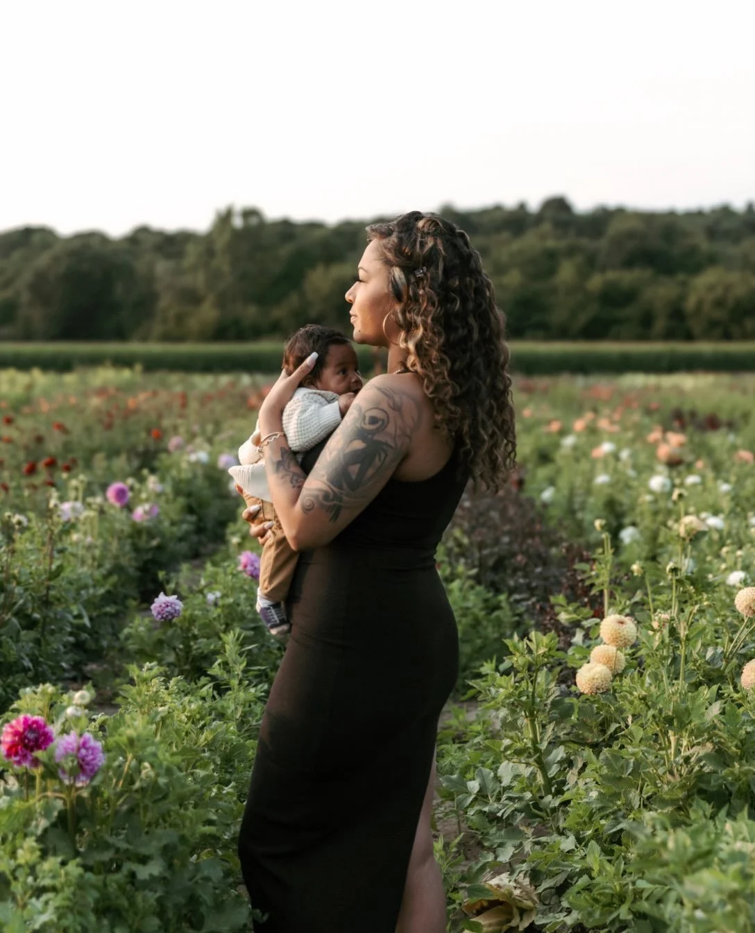 This flower field is seriously magical! 🌸 I didn&rsquo;t get a chance to visit it this year, but next year it may have to be a top priority 👀.

Suzanne, the amazing woman who takes care of this field, was also so incredibly kind. I remember this wa
