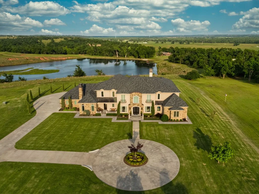 This Mustang, Oklahoma mansion captured with drone