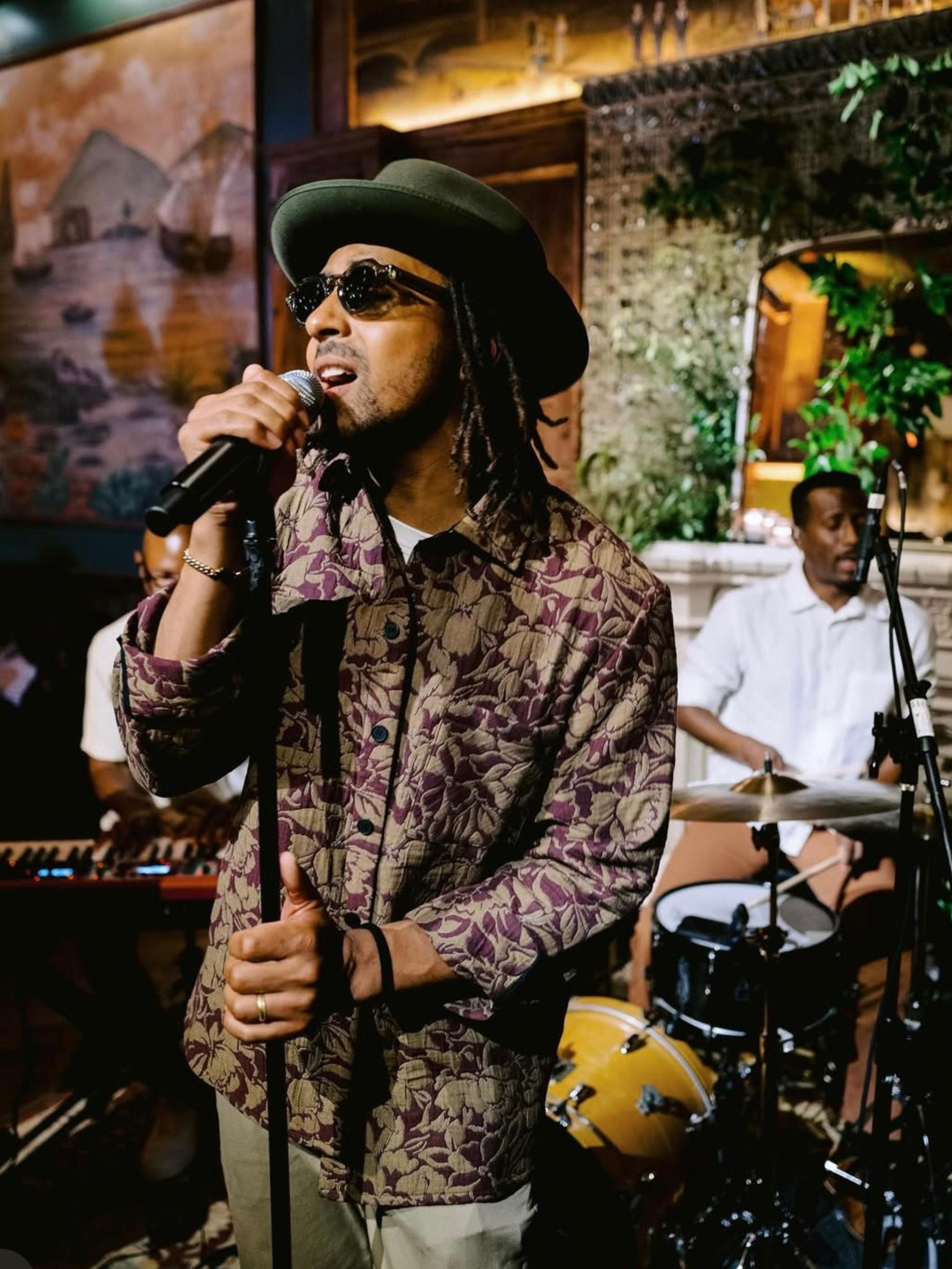 The Role of Entertainment Professionals in Elevating Event Atmosphere