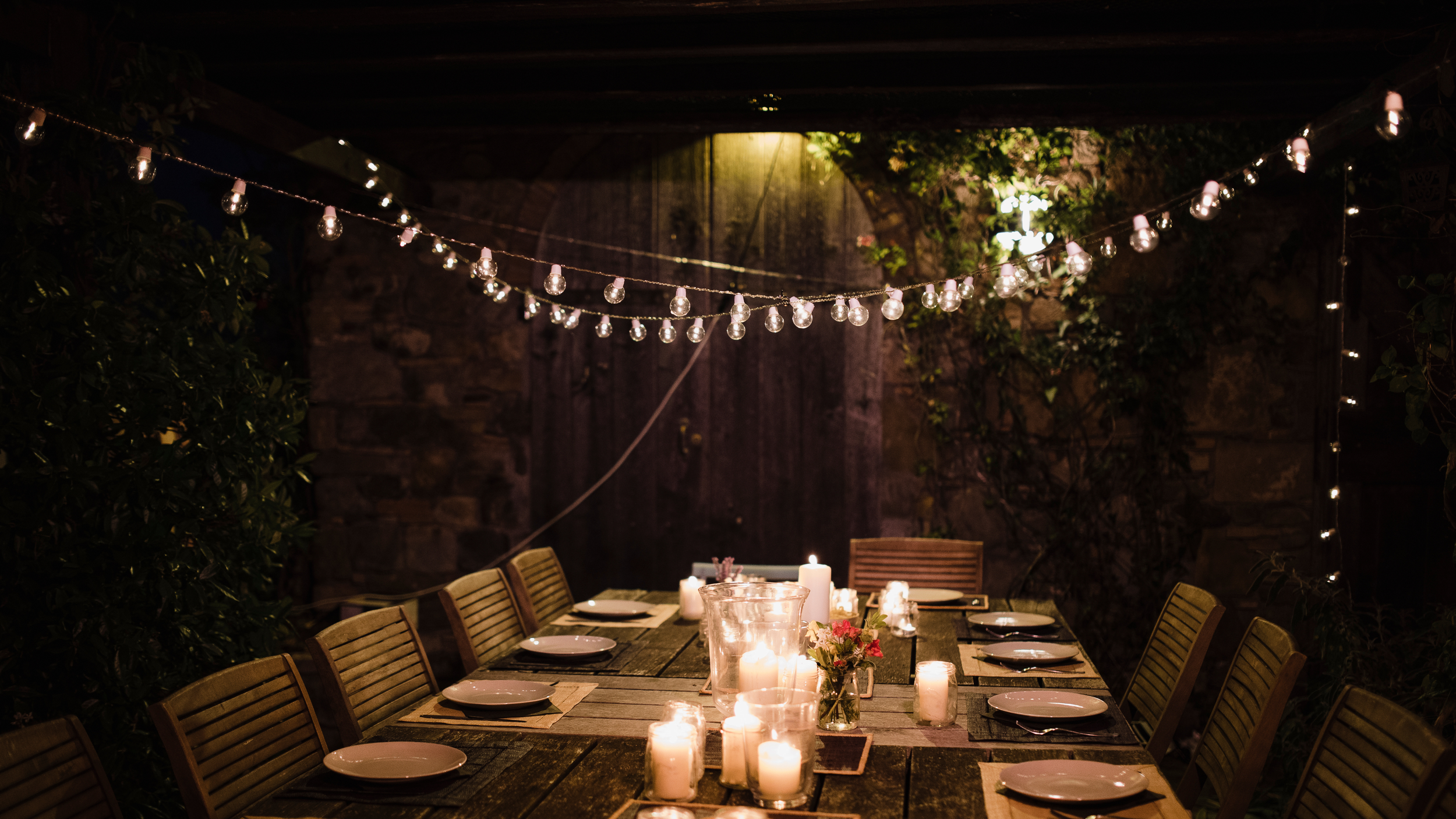 Al Fresco Cocktail Hour: How to Style a Perfect Pre-Dinner Garden Moment