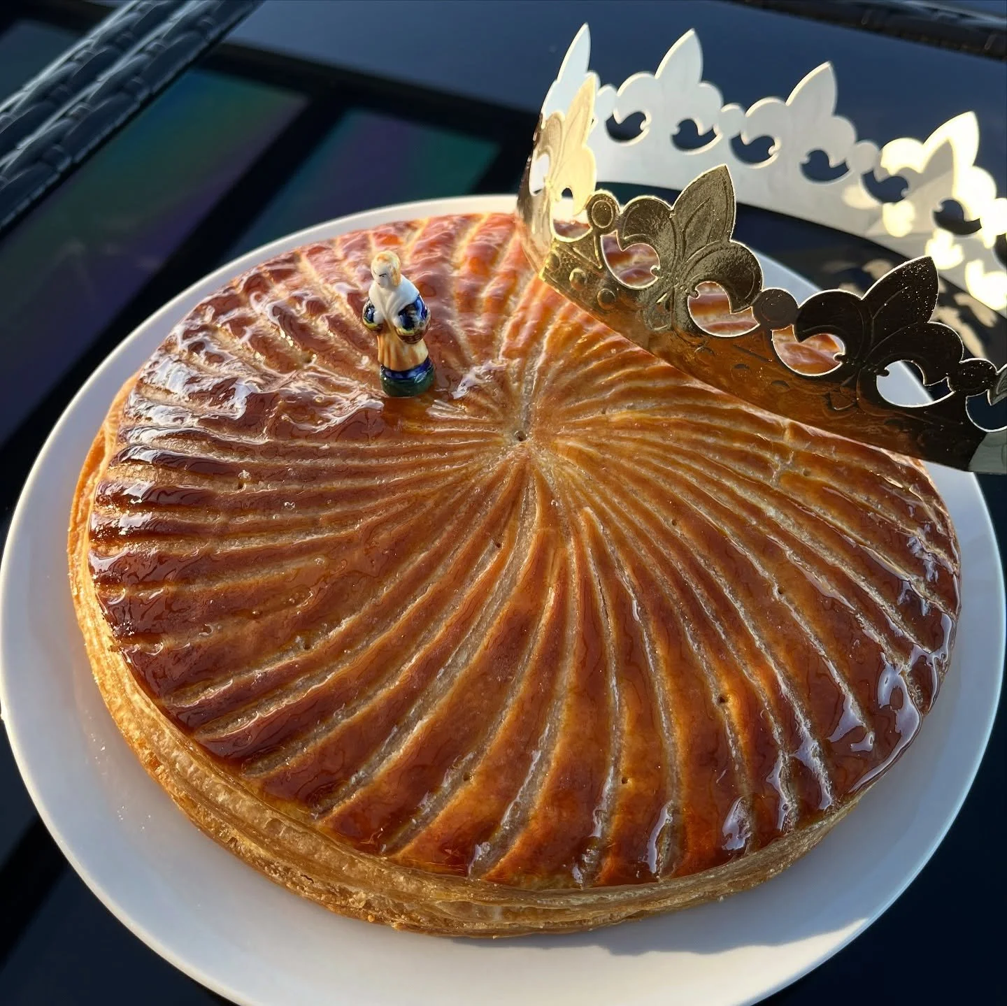💫 &mdash; Galette des rois &mdash; 👑 
Made with layers of buttery puff pastry and a rich frangipane centre. Freshly baked from scratch, because nothing else will do. 

Get it by the slice at @farmers_market_taranaki this Sunday or pre-order from ou