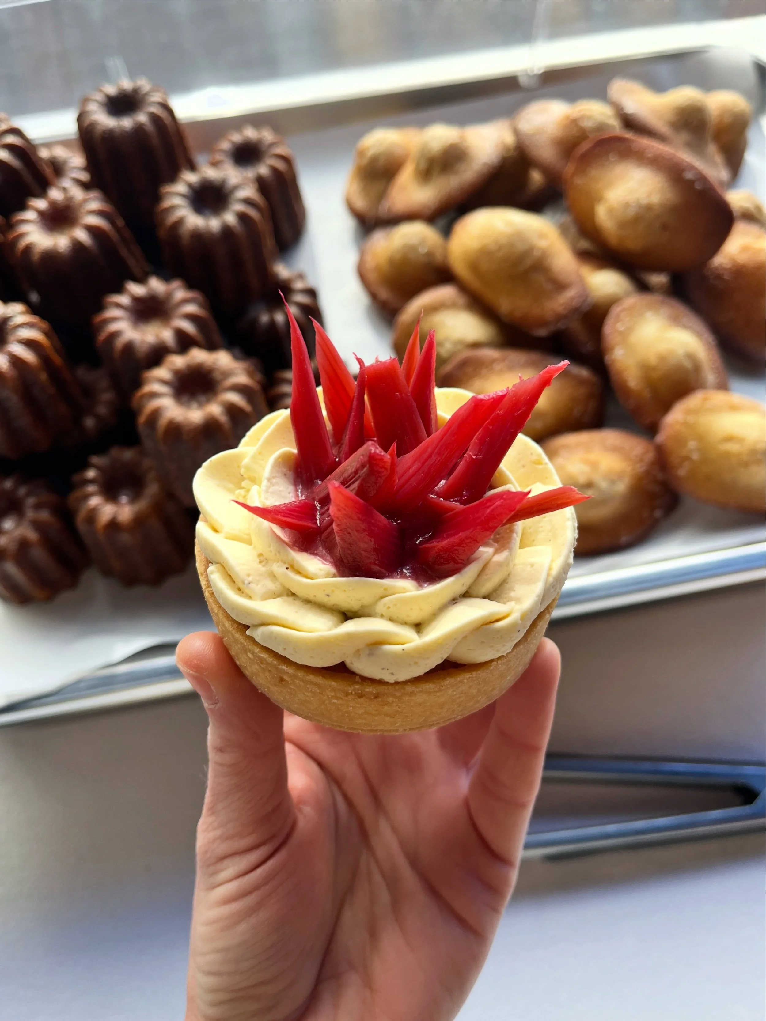 Happy long weekend everyone ! 😊☀️

We&rsquo;re preparing &laquo;&nbsp;d&eacute;licieux&nbsp;&raquo; artisanal desserts for you to enjoy with friends or family ! 

Make the most of the rhubarb &amp; frangipane tart while it&rsquo;s still on the menu,