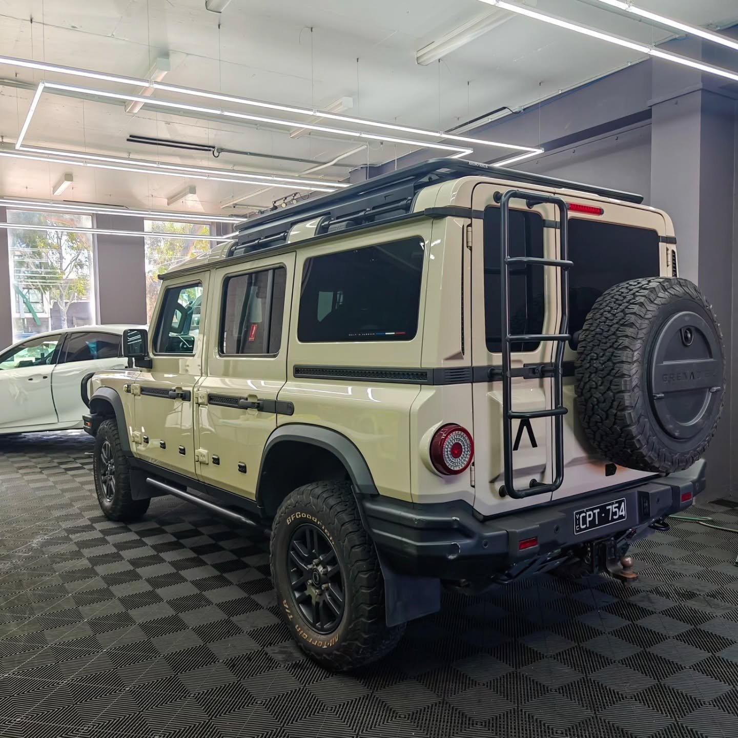 Ineos Grenadier full sides protected with @bushwrapz advance kit👌🏼

"NO MORE PINSTRIPES"