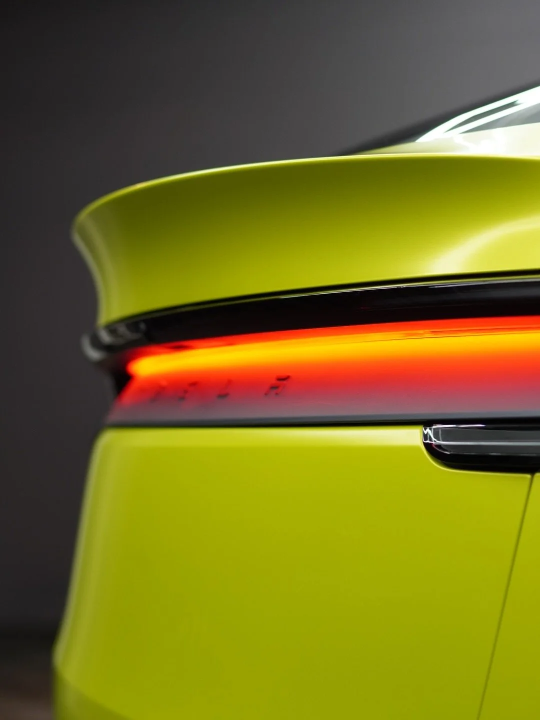 Fluro, highlighter, reflective, whatever you call this colour, one thing for sure is you won&rsquo;t miss it on the road!

Our lovely client Chantel is super lucky to receive this wrap as a PUSH PRESENT! How lovely is her husband! (If your hubby is n