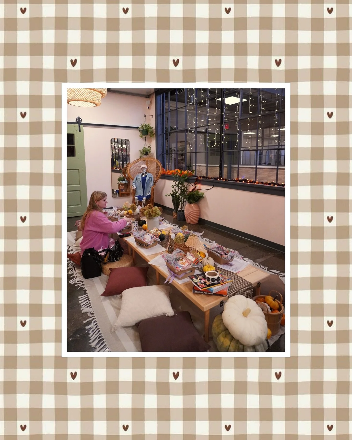 What an amazing and uplifting way to spend an afternoon surrounded by creative girlies 🫶 I loved teaming up with @ummesjournal to put together a cozy tablescape for this junk journaling session! 

If you enjoy crafting and are looking for community 