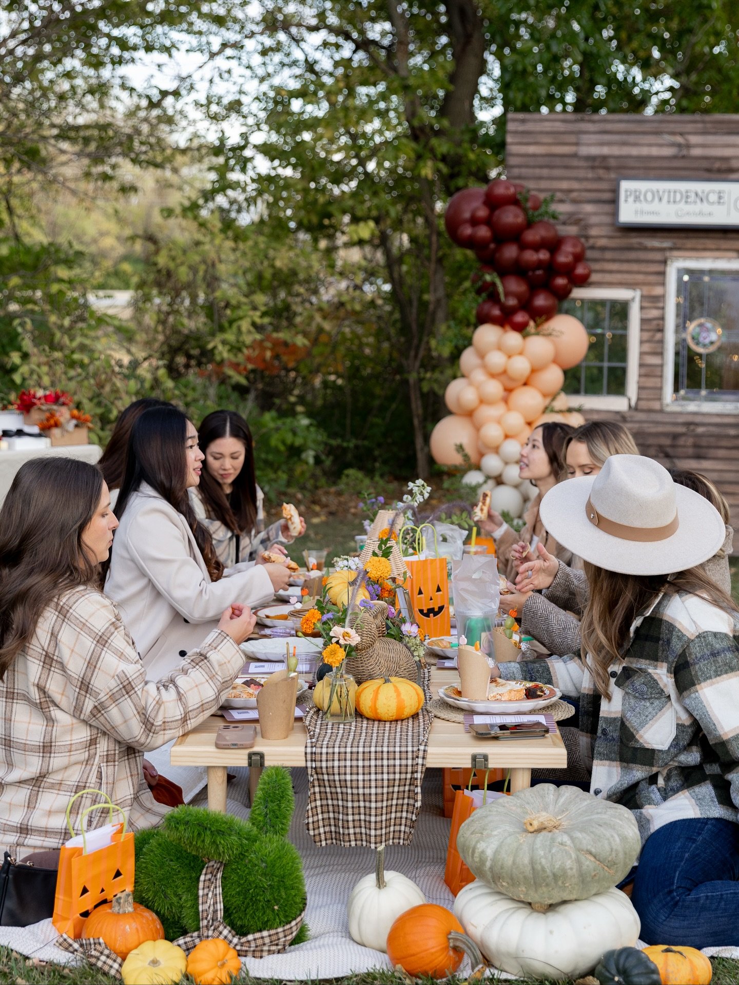 ☺︎ Some sweet faces for your feed ☺︎

I am so excited to share these beautiful photos captured by @madcreativephoto! 😍 I had the most wonderful opportunity to collaborate with some local businesses for a fall evening at @providencehg. The night star