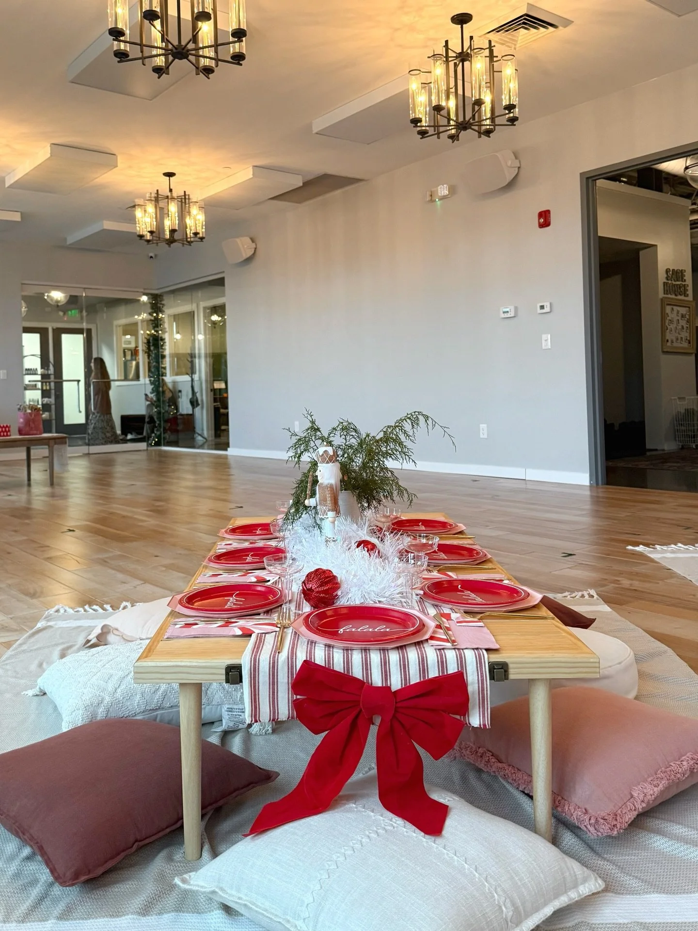 🎁🎄❣️🧣🎅🏼 Five reasons to book a picnic:

☑️ Small business holiday party (exhibit A)
☑️ Hosting a girls night
☑️ Kids craft table&hellip; but make it cute ✨
☑️ Christmas themed photoshoot
☑️ The limit does not exist!! ♾️

.
.
.

Small business ho