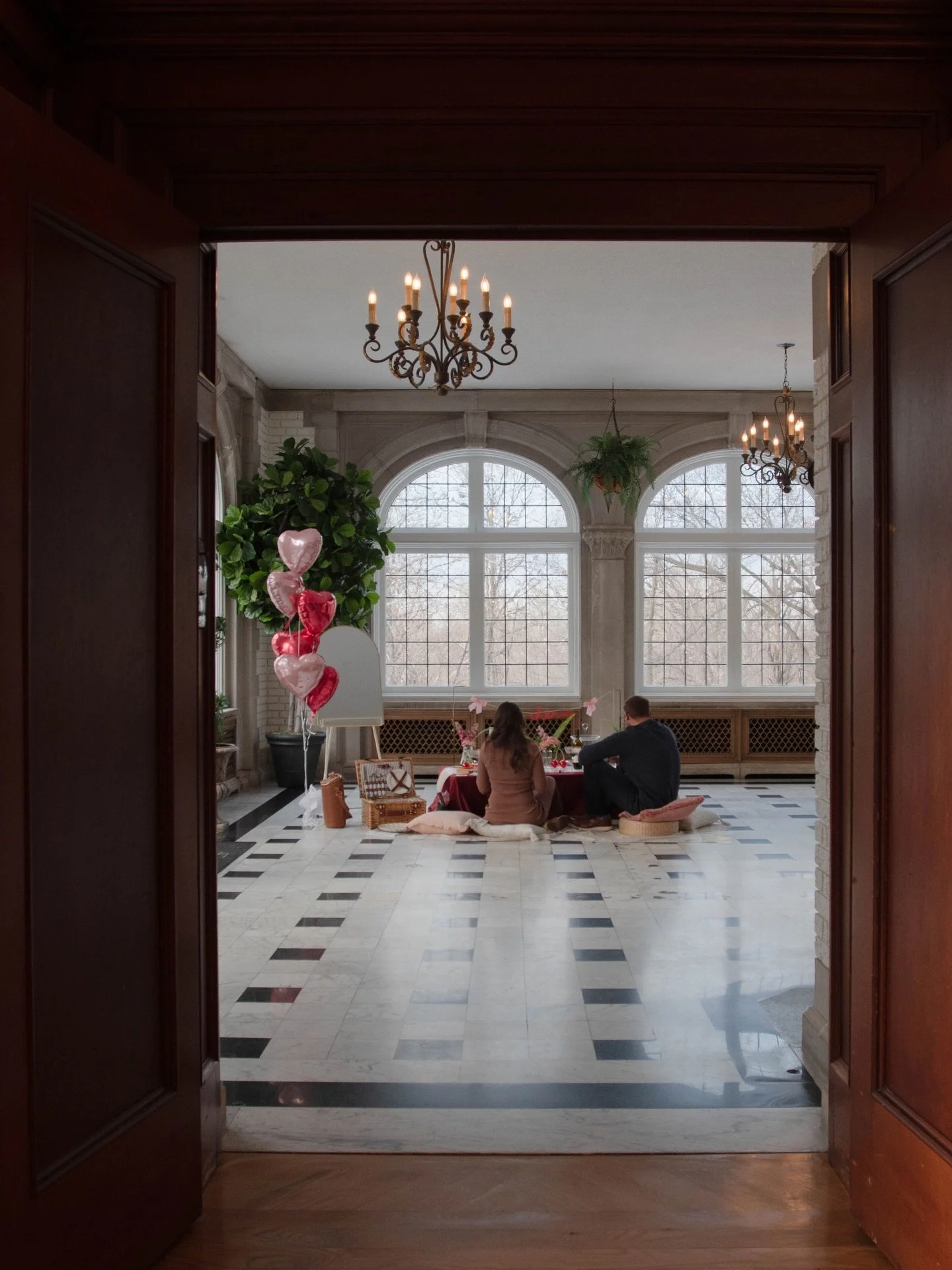 The magic is still there ✨ 

Nearly five years after saying &lsquo;I do&rsquo; at Laurel Hall, these two got to relive the sweetest moments all over again: a picnic, golden hour, and yes, they danced to their first song again 🤍

🧺 @openinvite.indy 