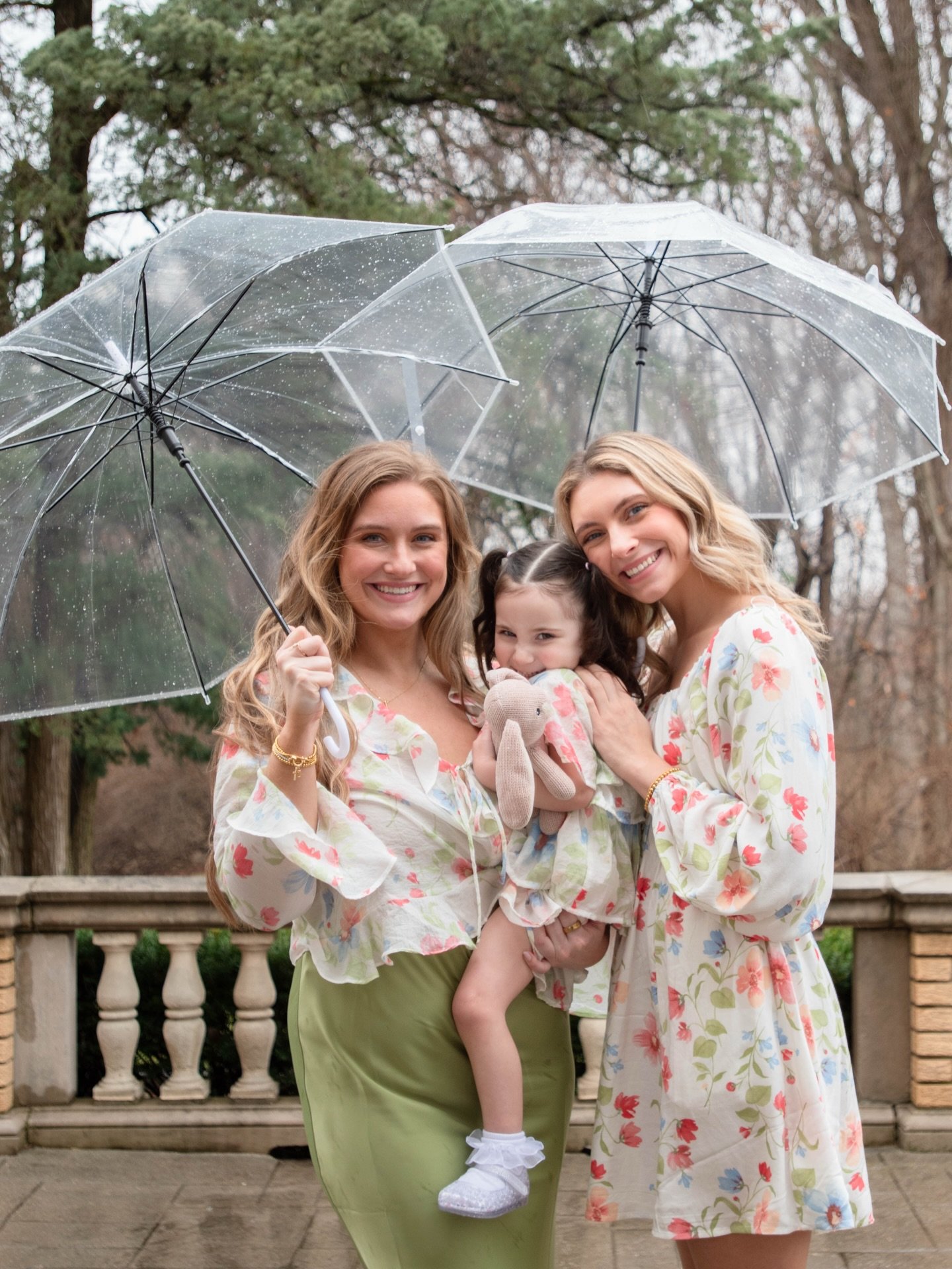 Goal: to spread joy ♡

Here are some smiles from our hop into spring attendees!

🌷 Vendors 🌷
Host + bunnies @thebunnyburrow_carmel 
Co-host + picnic tables @openinvite.indy 
Venue @laurelhallindy 
Rentals @fern.event.rentals 
Photobooth @indyphotoc
