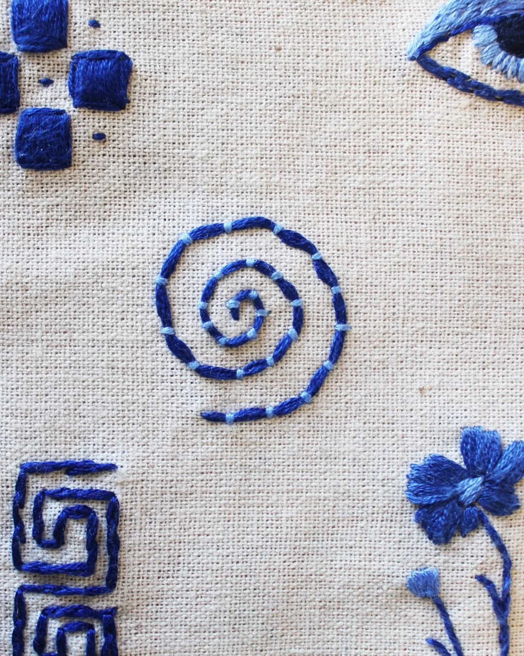 Revisiting this embroidery from earlier this year &amp; it's making me want to make more. Now I'm busy planning my next project 💙

#embroidery #handmade