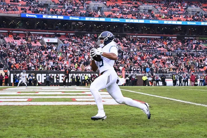 Titans Defeat Browns in Back-and-Forth Game Where Defense and Running Game Shine