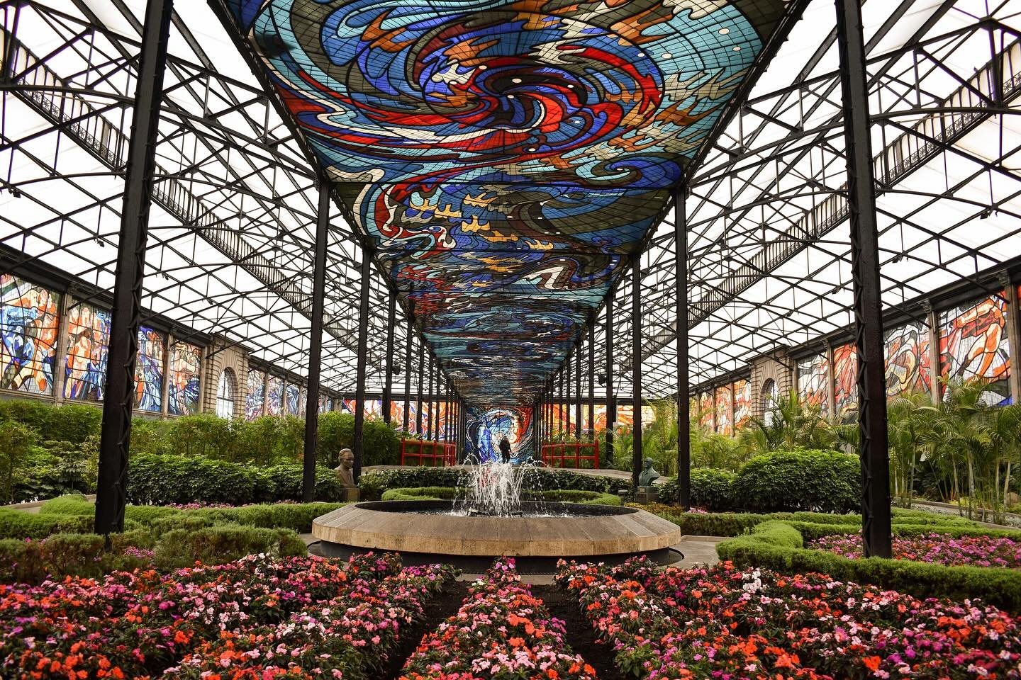 Post-run magic unlocked.

You run through the forest, legs covered in dirt, heart full. Then, boom, stained glass and jungle vibes in the middle of the city. 

Welcome to the Cosmovitral of Toluca.

It&rsquo;s giving... cathedral meets secret garden.