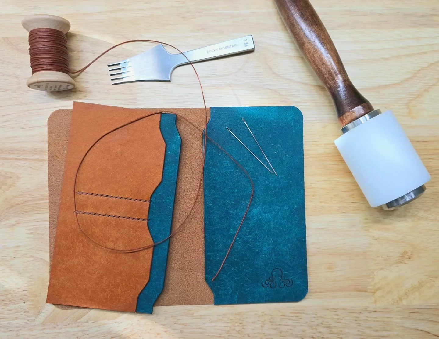 Busy in the shop making inventory for the @capenshow coming up! The Ranger model is a favorite with the beautiful Pueblo leather choices and meticulous hand-stitching. Be sure to stop by our table and say hi if you're at the show!

#leatherwork #leat