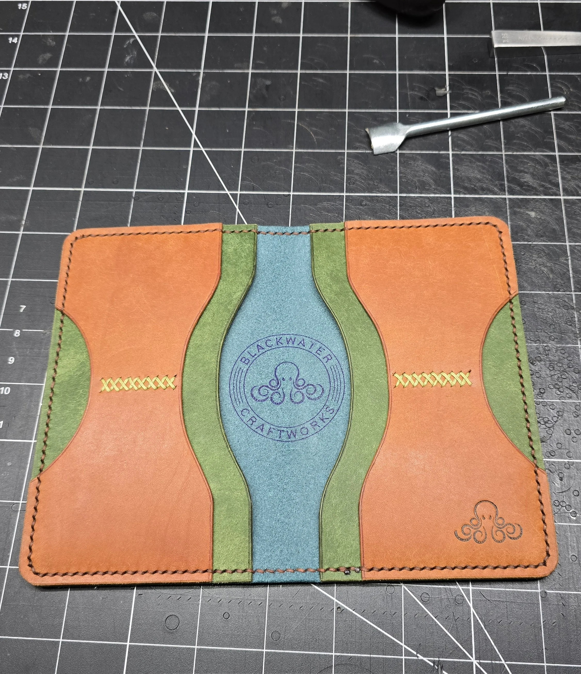 The Mazama - Handmade, top-quality leather cover for field notes journals, passport - with cash pocket and credit card sleeves