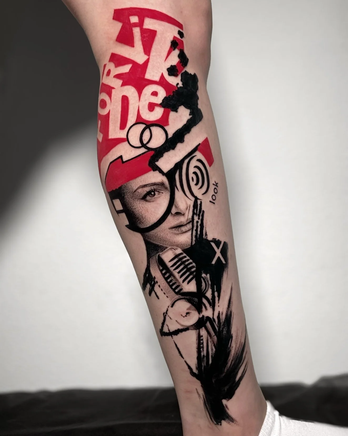Tattoo in lower leg in uniq style