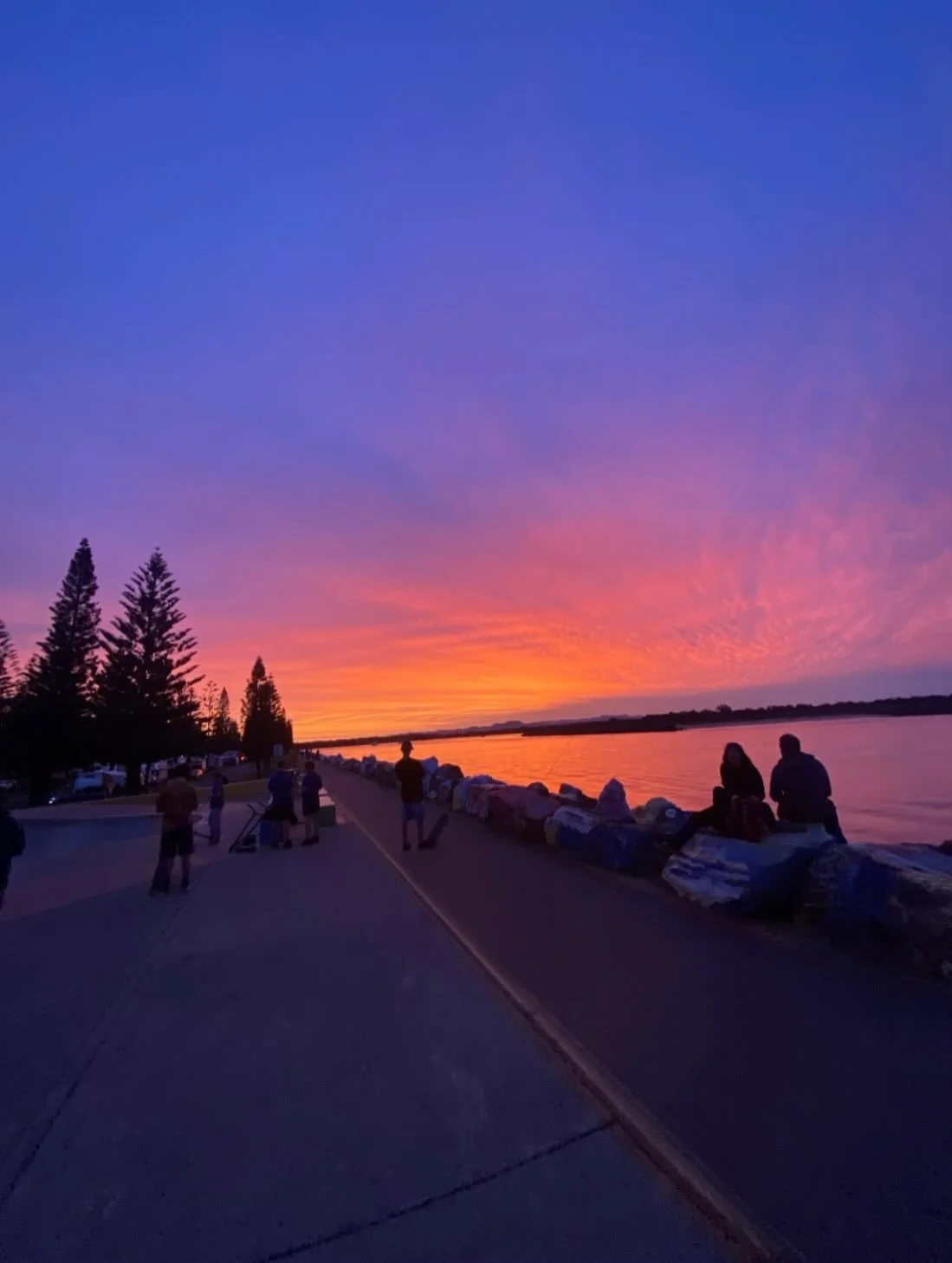 Mother Nature doing its thing! 😍 
My son took this photo a few months ago and sent it to me because he knows I&rsquo;m a sucker for sunsets and pretty colours! 
So grateful to live in this beautiful place. #portmacquarie @oscar_conway24