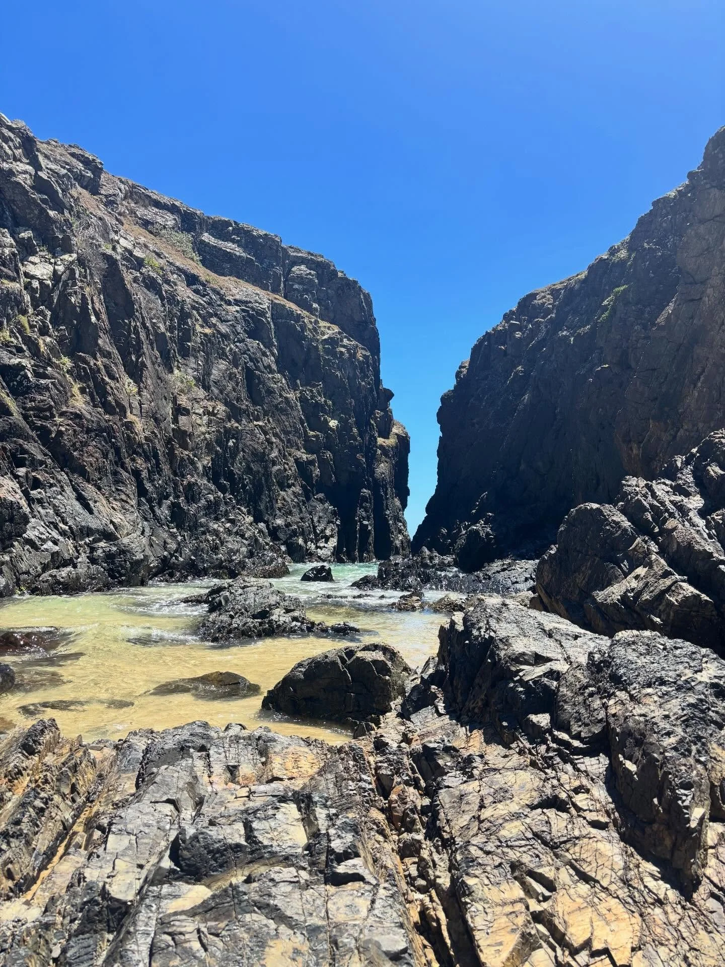 This was the perfect reset for the year ahead but it was definitely a hard adjustment going back to my desk today. 😬 Luckily we still get to enjoy the beautiful sunrises at yoga @pcycportmacquarie. (Last 2 photos)
See you on the mat. 🧘&zwj;♀️ 
Tues