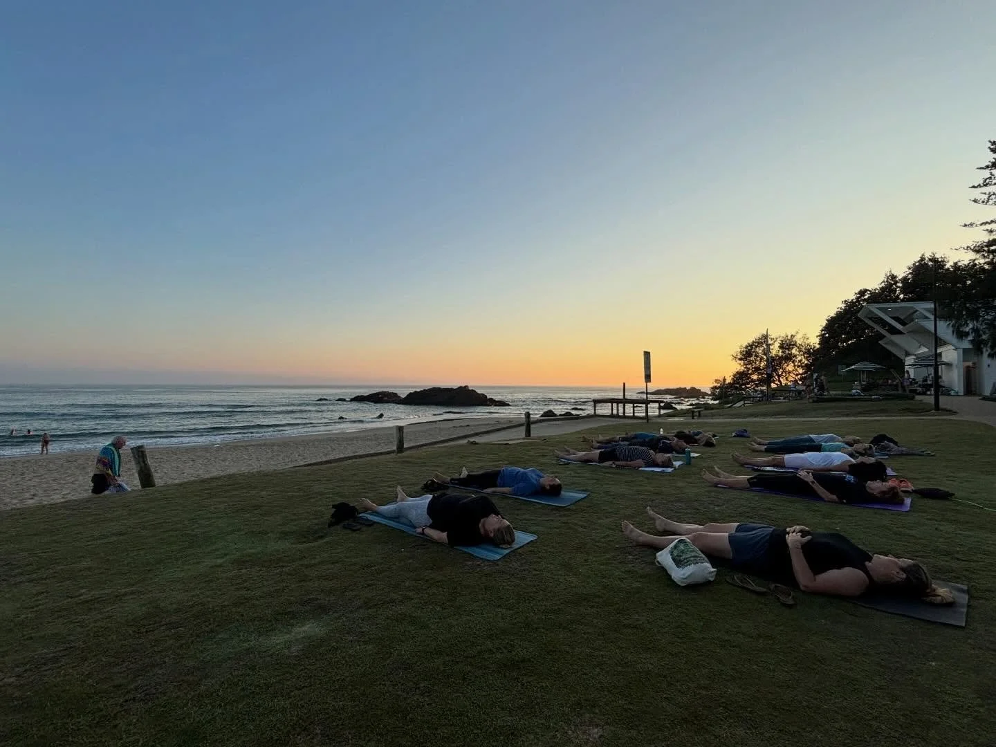 COMMUNITY + YOGA 💚 and the most beautiful morning! 🌅 
Thanks for having me @ananda_pmq 💚✨ @portmacquarie