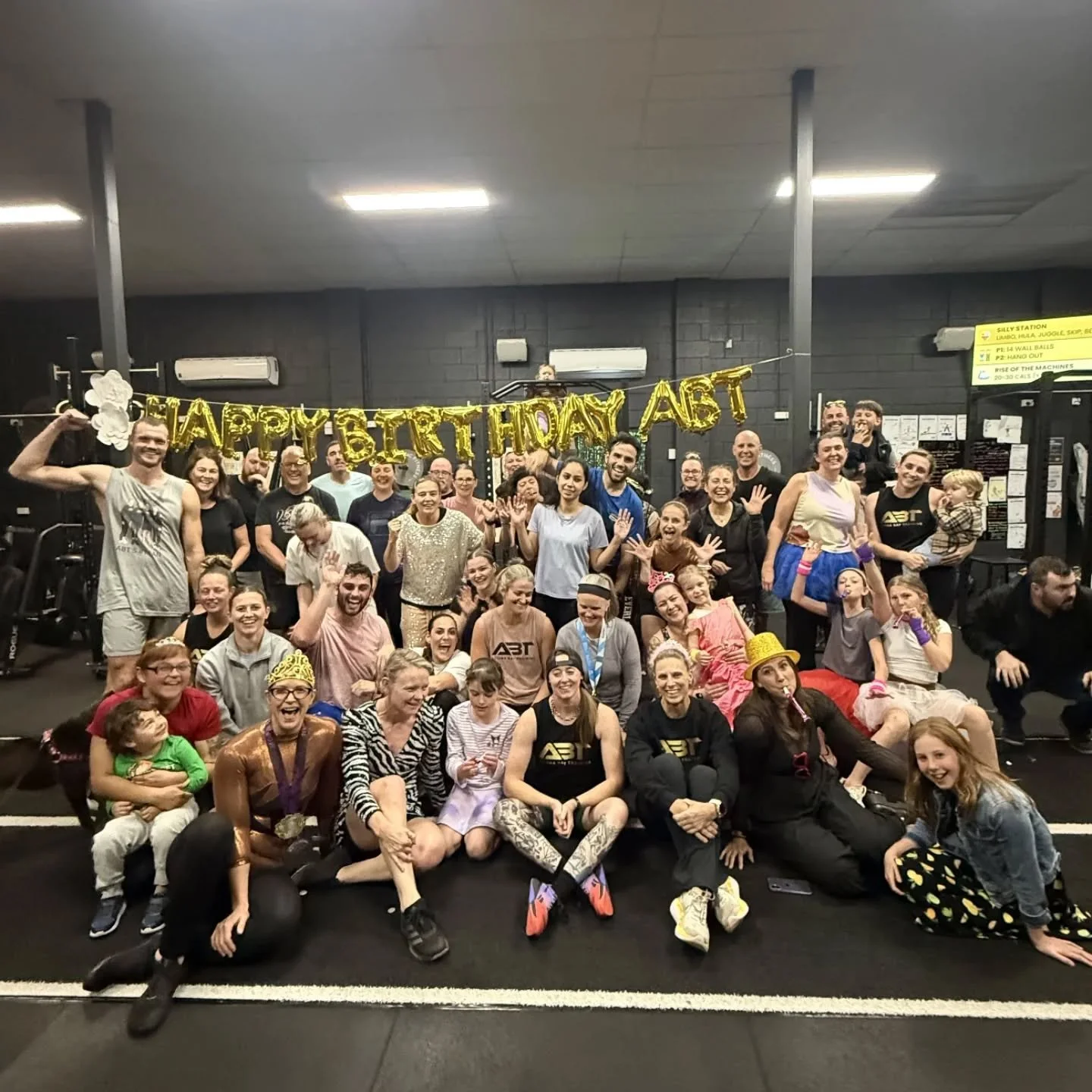 Friday Pop-Up Class: Birthday Party Edition! 🥳🎉🎂

What better way to end our week of birthday celebrations than with a gym packed with people working hard and having fun. ❤️💪