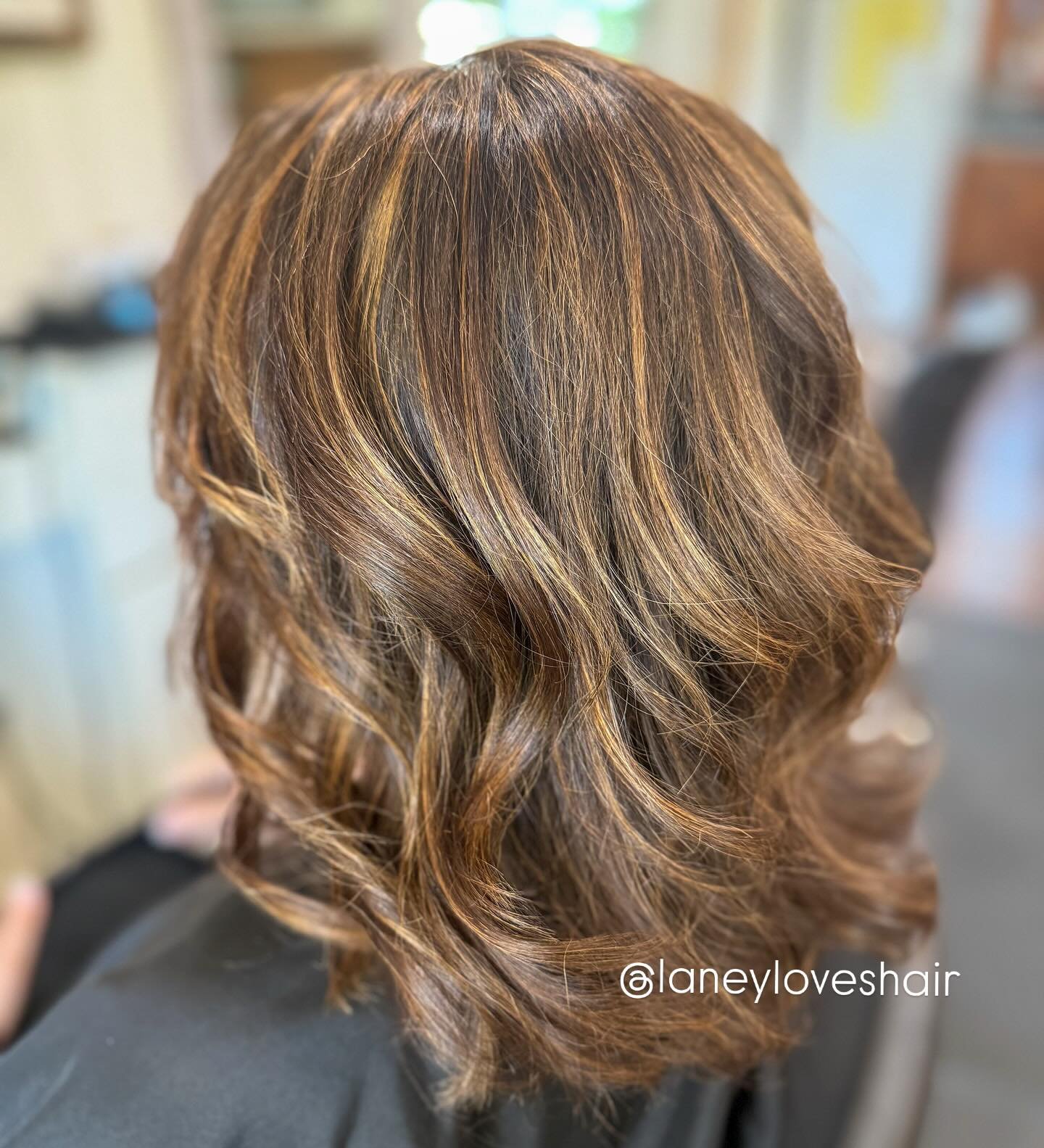 •HELEN• lookin good, girl! 🤩
#goldnuggetpoint #lakemurraylife #lakemurrayhairstylist #prosperitysc #lexingtonsc #saludasc #leesvillesc #newberryschairstylist