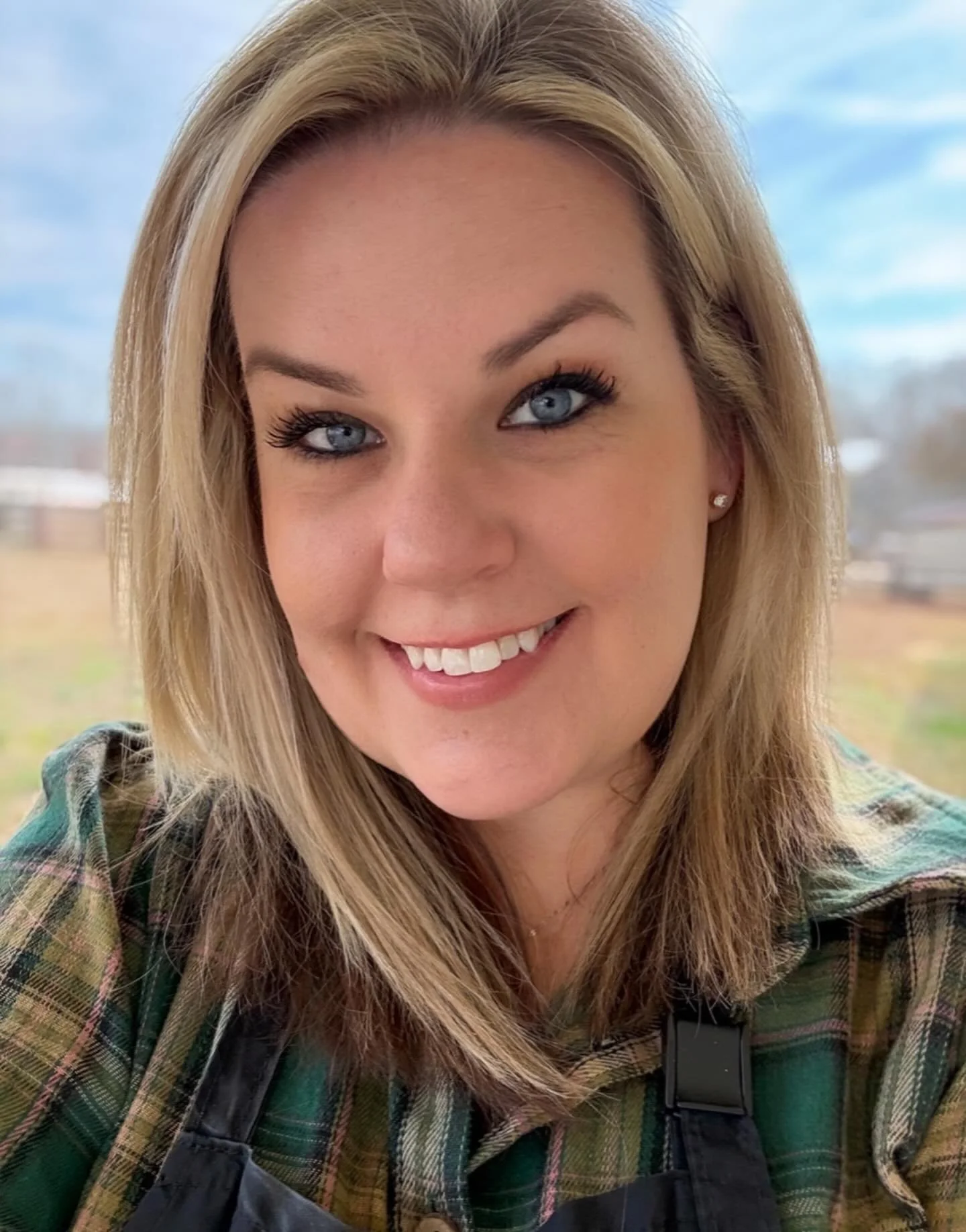 My hair hasn&rsquo;t been this long since elementary school! Kinda hot 🥵 but kinda like it! Thank you @baylace13 for the fresh highlights 💕 

(Not liking those fresh crows-feet tho!)