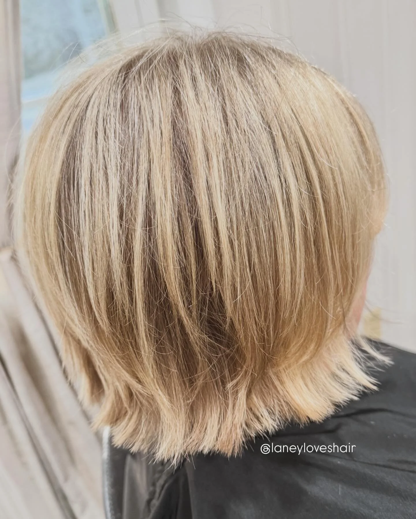 ✨SUSAN✨ Icy-blonde flipped bob for the win! 

#lakemurrayhairstylist #803hair #leesvillesc #gilbertsc #prosperitysc
