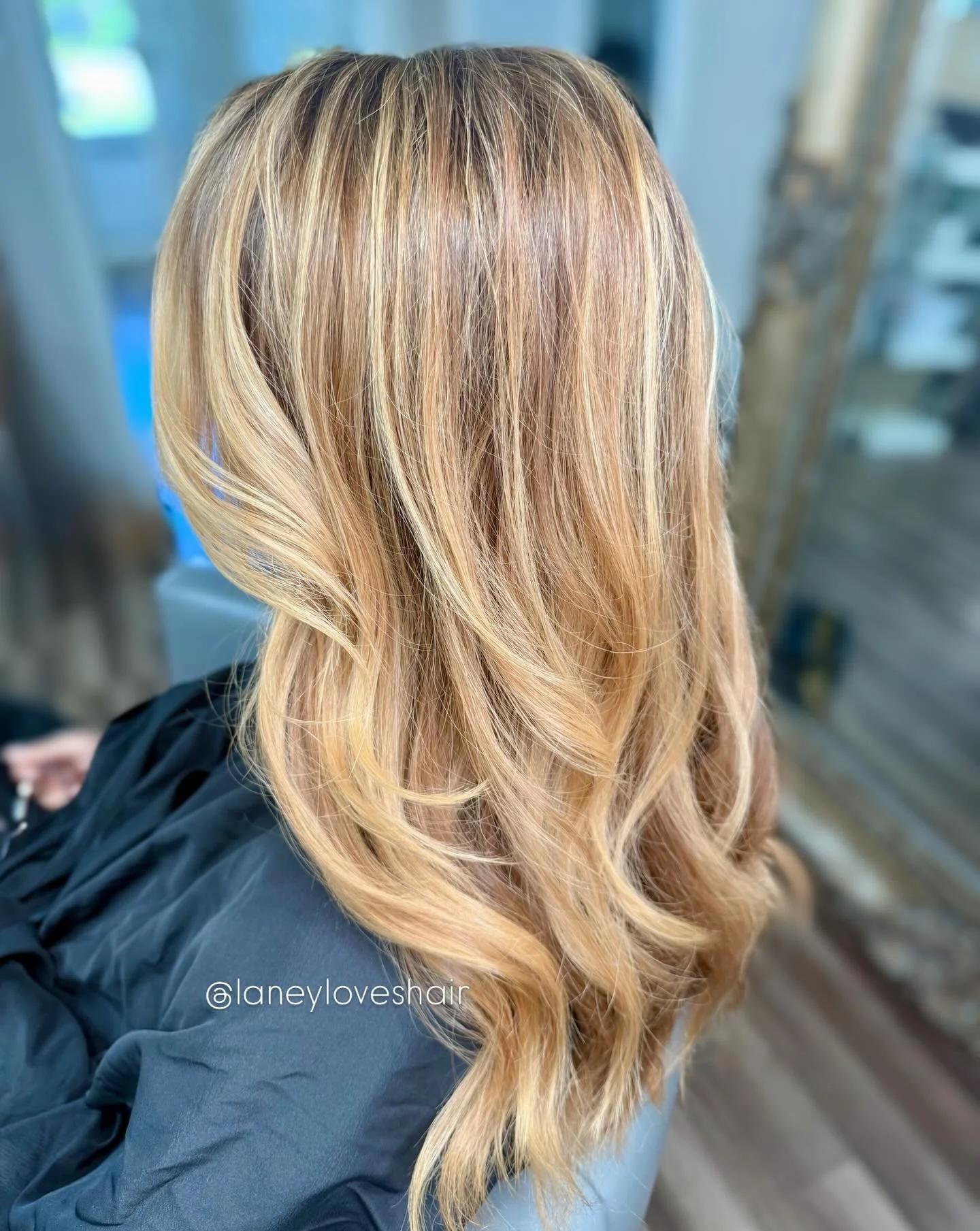 ✨MARA✨ Honey Bronde 

#lexingtonschairstylist #803hairstylist #lakemurrayhairstylist #lexingtonsc #sodacityhairstylist @studiob_lexington