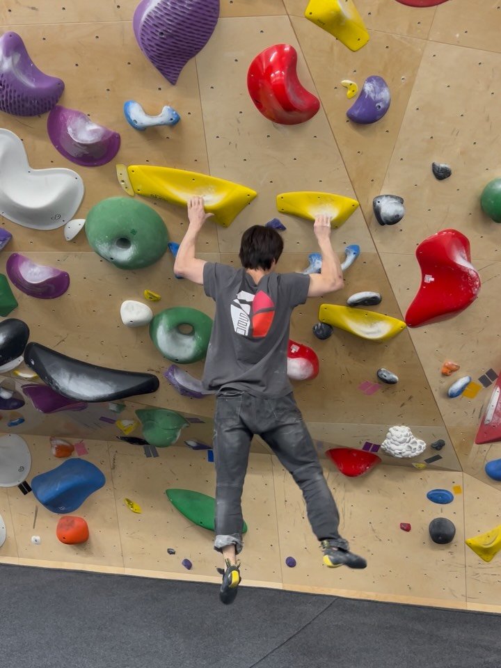 High quality grey and purple tapes set by @kai_hrd !!

Vid 1 and 2 grade: grey tape
Vid 3 and 4 grade: purple tape
Setter: @kai_hrd 
Climber: @hayato_furusugi