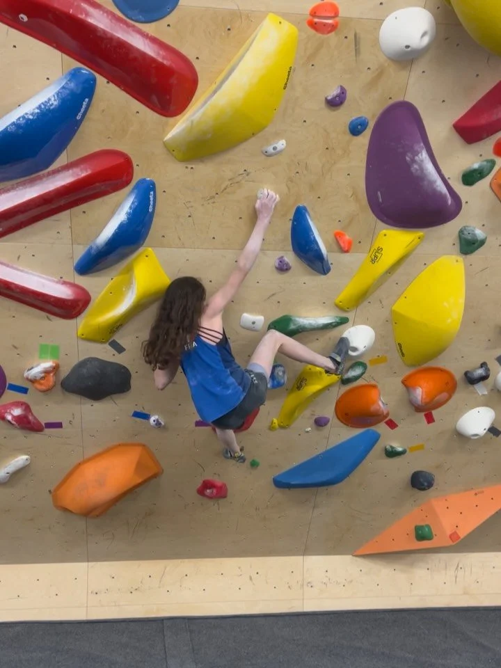 Strong girls beta!

📹1 
Grade: Grey
Setter: @yuki_hiroshige 
Climber: @iggy.climbs 
Nice flash! 

📹2
Grade: Grey (upgraded from purple)
Setter: @yuki_hiroshige 
Climber: @jessica_sakura_climbs 

📹3
Grade: Green
Setter: @youstagrum 
Climber: @jessi