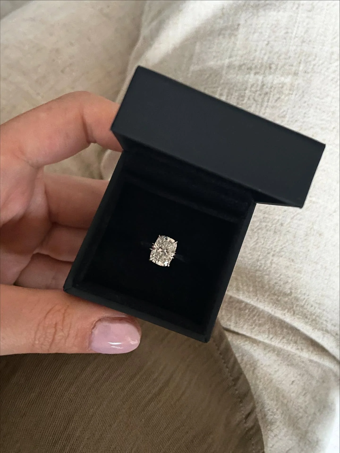 A Cushion Cut diamond, set in Platinum for Carla 🤍

Swipe ➡️ to see our initial diamond selection and final CAD design. Can you spot the secret diamond we set inside the band? 💎

This diamond gets me every time 🔥