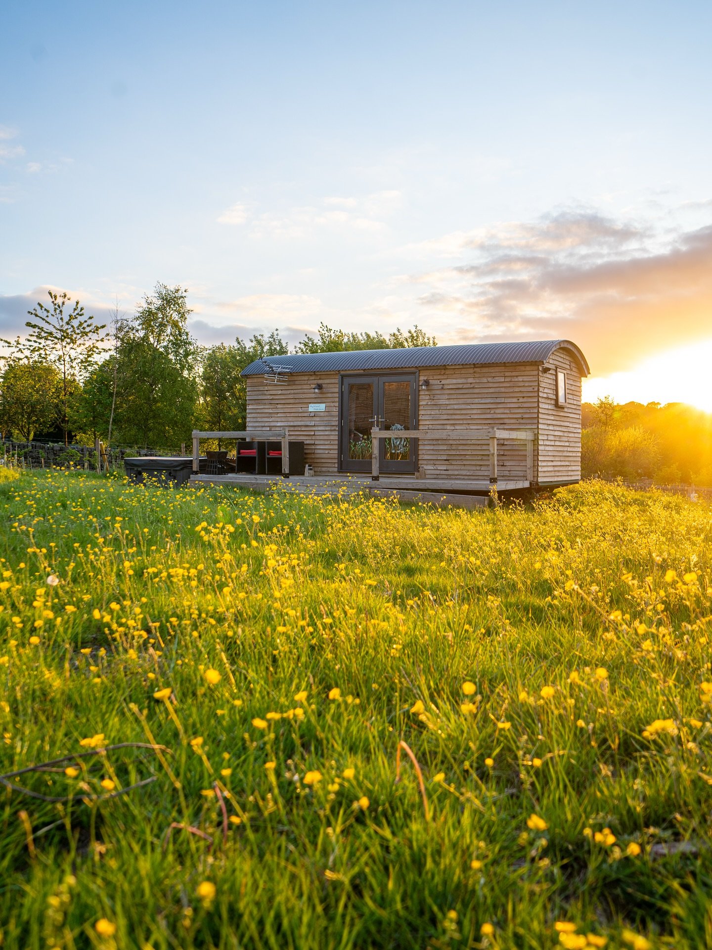 📸 The Golden Hour Hits Different Here at Windmill Retreats!

Think geodomes, hot tubs, Highland cows, and unbeatable sunsets over the Yorkshire countryside.

Save this for your next adventure! 

📲 To book visit the link in bio
📍 Windmill House, Sk