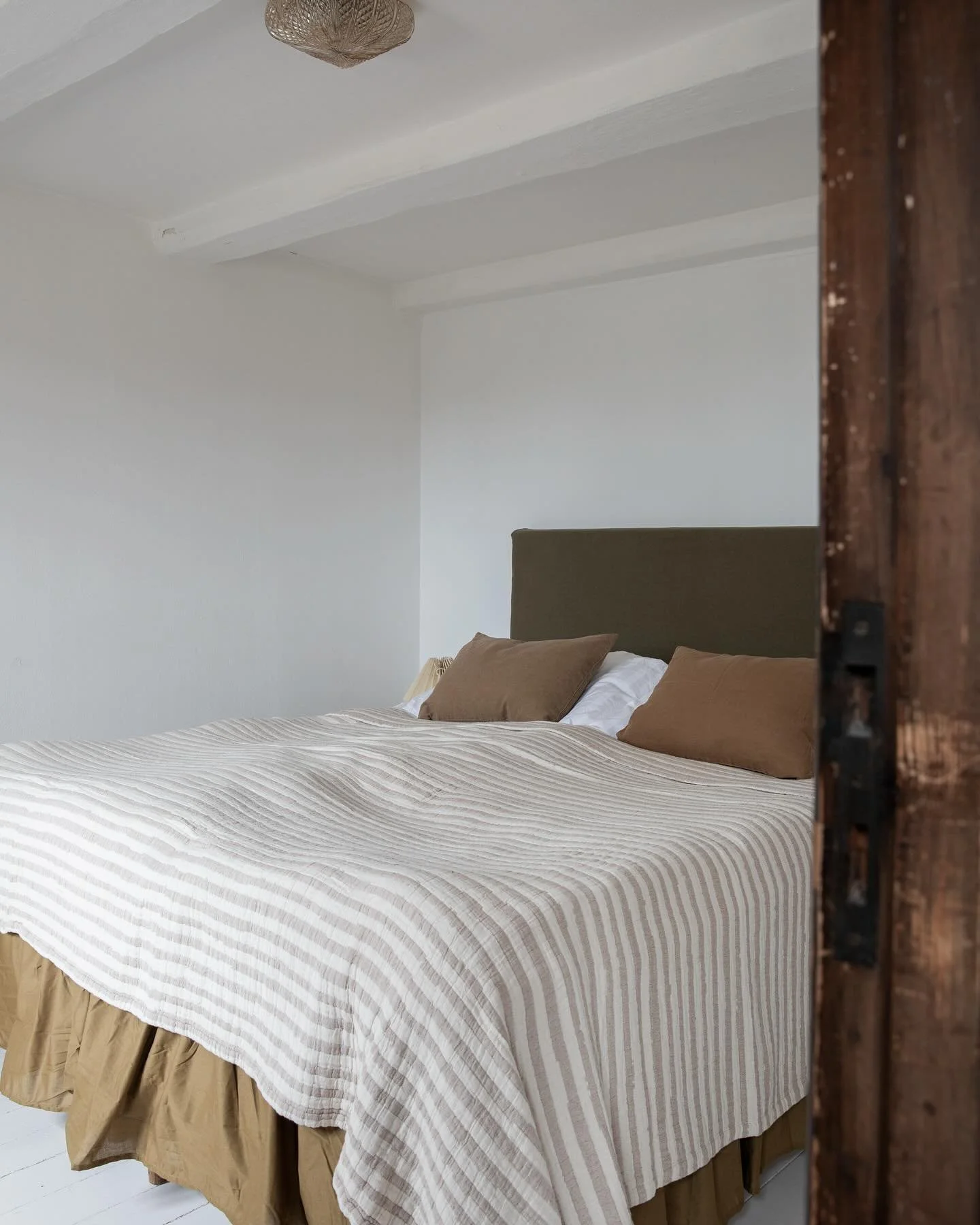 Lejligheden i Lille M&oslash;lle rummer syv sk&oslash;nne sovepladser fordelt i fire sovev&aelig;relser.