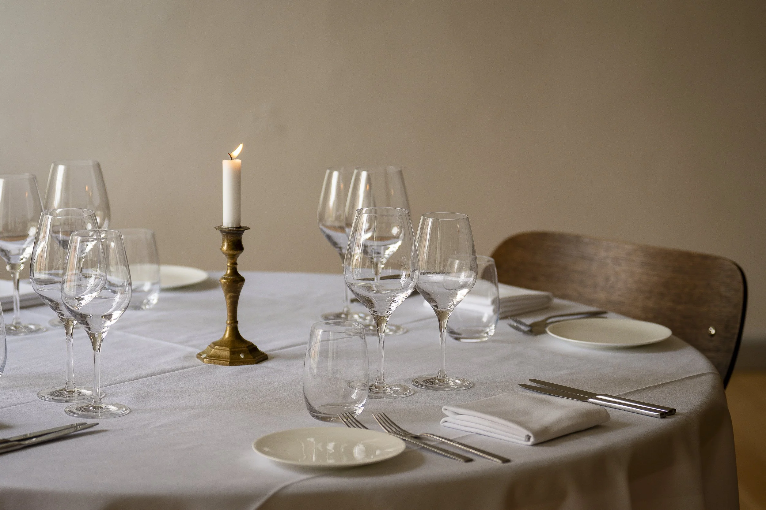 An elegant dining table setup for unique private experiences and historic events at Christianshavns Moelle.