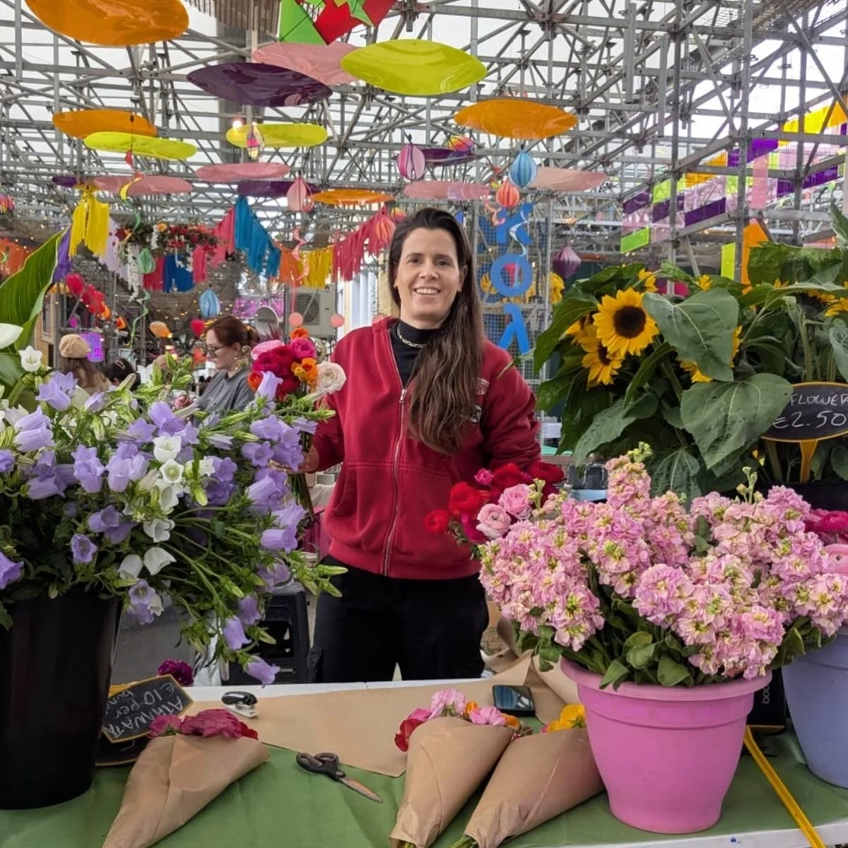 From our soil 🌱 to your vase 💐 
Thank you to everyone who passed by and Kolla market &hearts;️ ✨ 
All local, all fresh 🌻 🌹 🌺