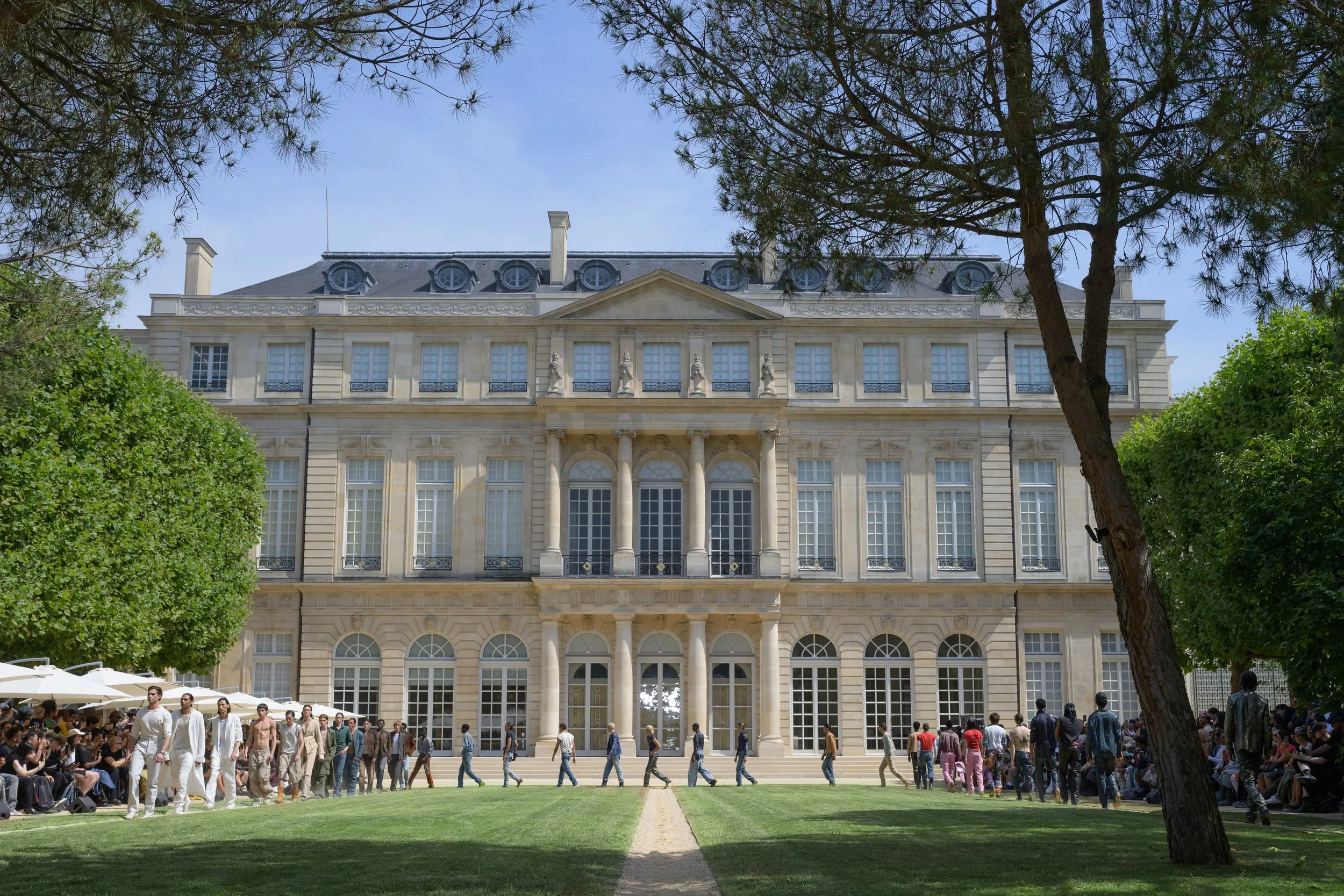 424RunwayParis79.jpg