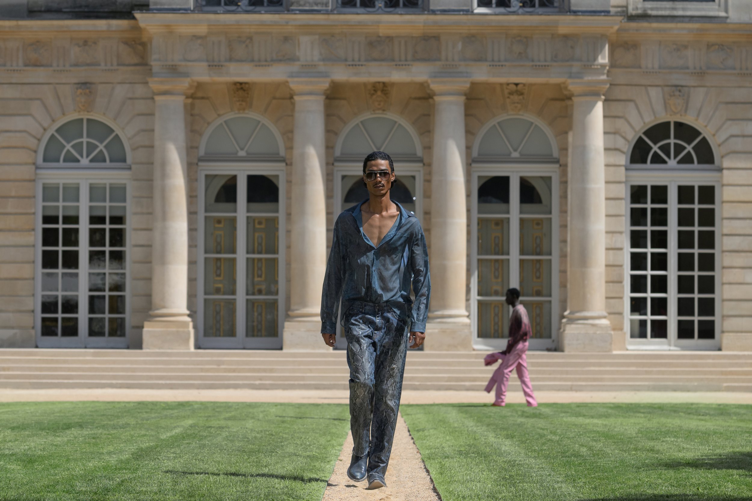 424RunwayParis64.jpg