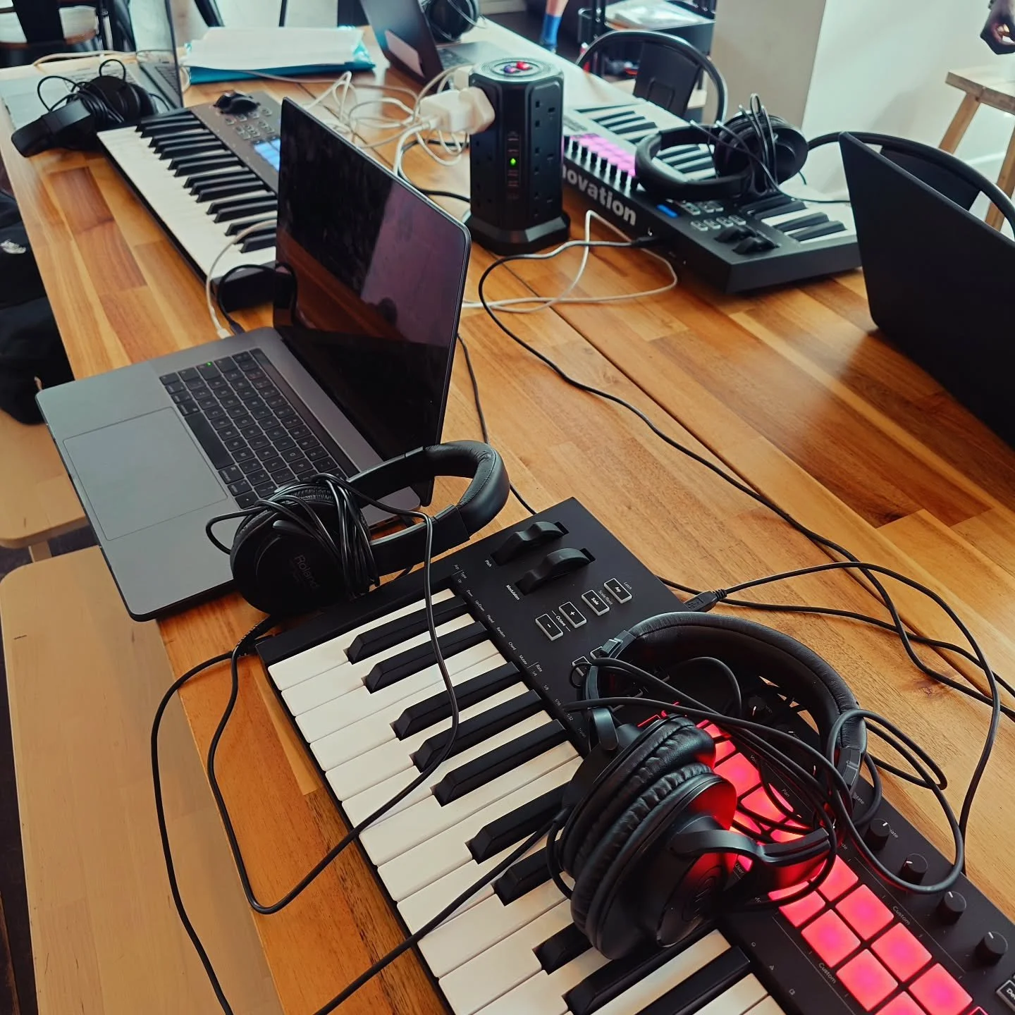 We had an awesome time at the music production workshop, a big thanks to @everybodylovesmusiccic for coming out and helping us get our groove on 😎🎹🎸🎶🔥

#bishopsstortford #hertfordshire #youthwork
@thisisbs.cm23 @discoverstortford