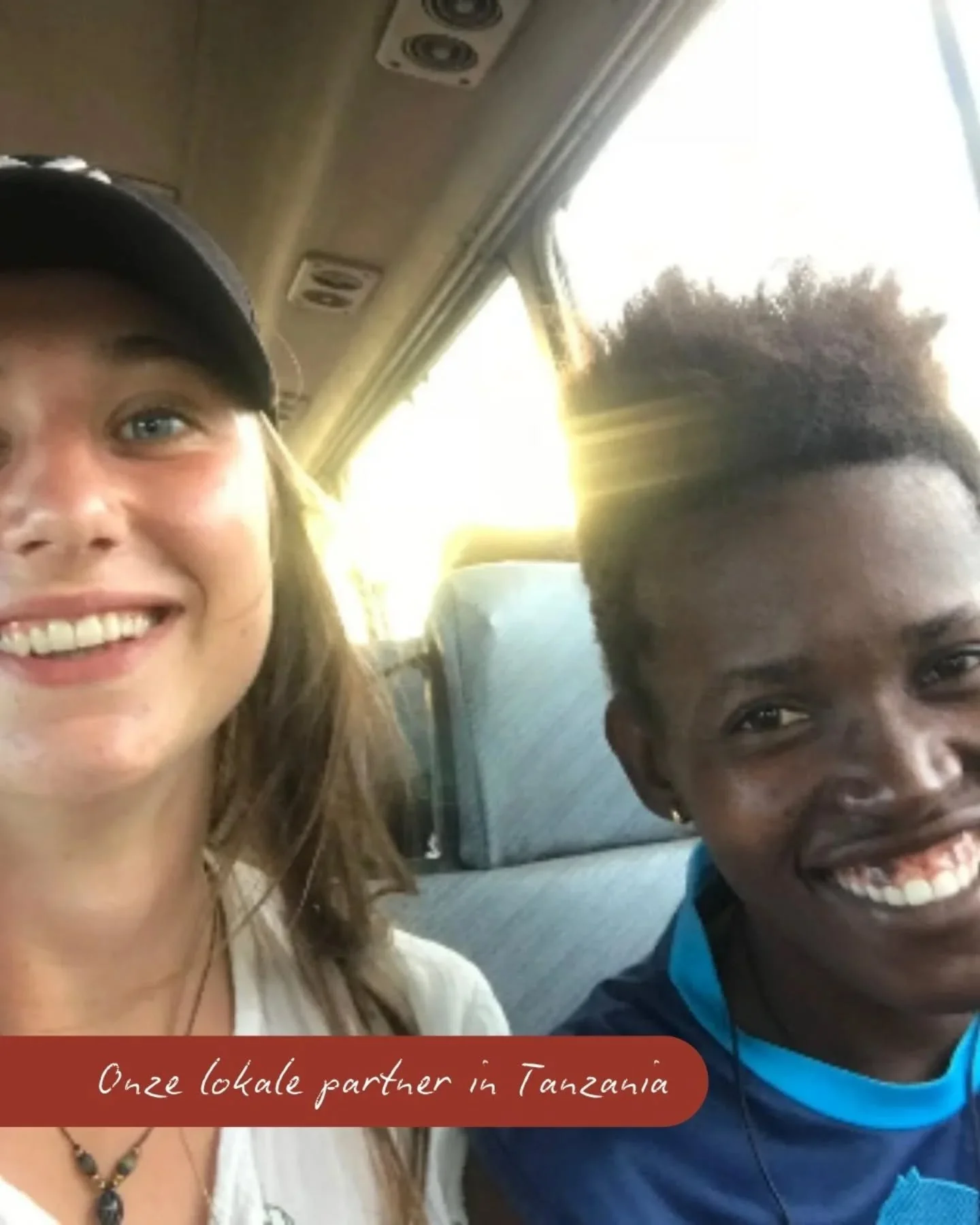 Hoe het begon😃

Het idee om iets in Tanzania te doen ontstond in 2014, toen ik (Milou) het land als vrijwilliger bezocht. Dit inspireerde mij om vier jaar later terug te keren voor een stage bij een NGO, waar ik samenwerkte met Hadija. Tijdens mijn 