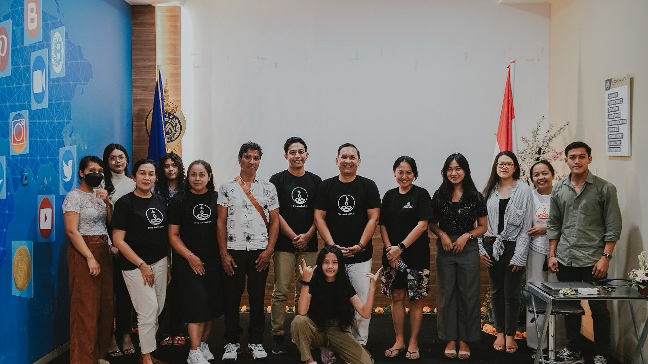 Sarasehan Bali-Suruh Nusantara
Berhenti mencari keluar, saatnya menyelami kedalaman diri.
Temukan makna sejati dan hadir dalam ruang refleksi penuh makna bersama coach Wira (Ketut Wiratama)

#JiwaNusantara #SuruhNusantara #KomunitasNusantara #Persaud